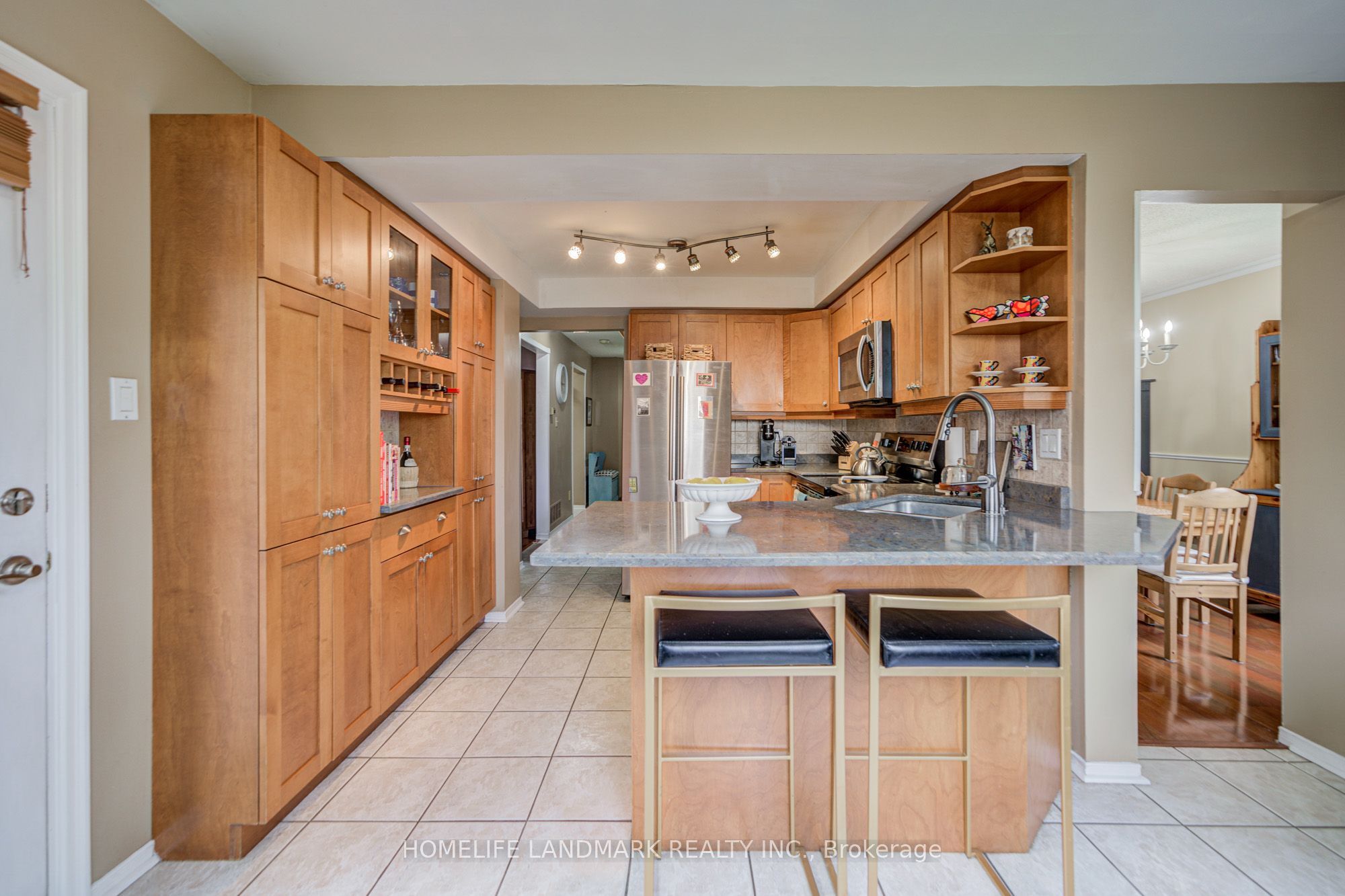 8 Closs Square Property Photo 4