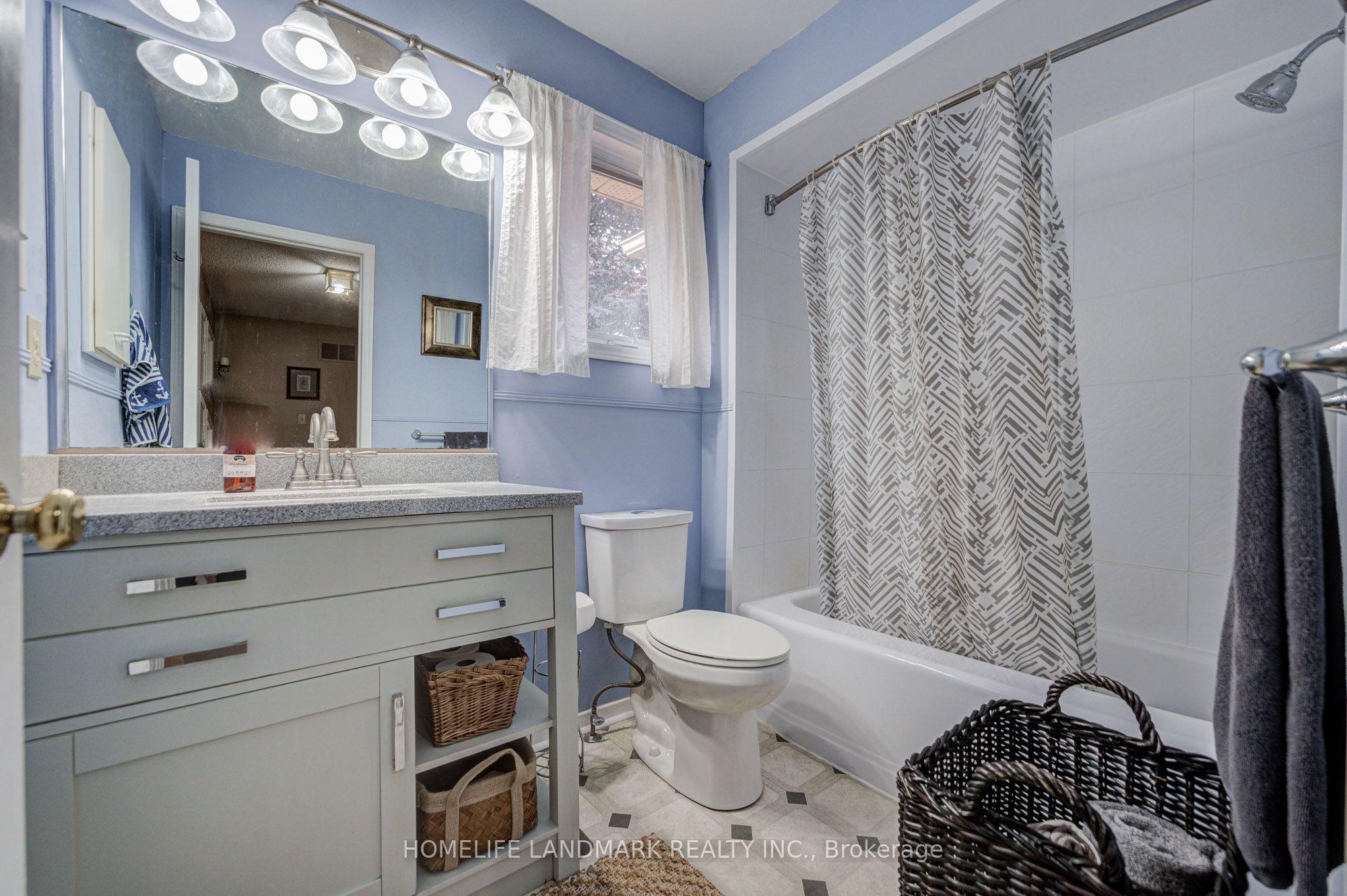 8 Closs Square Property Photo 11