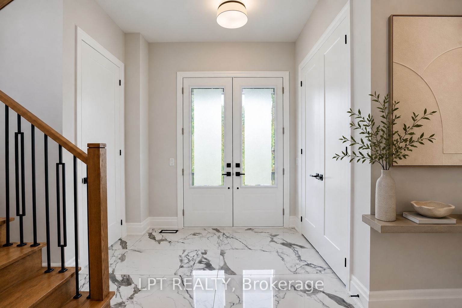 7 Richmond Park Drive Property Photo 5