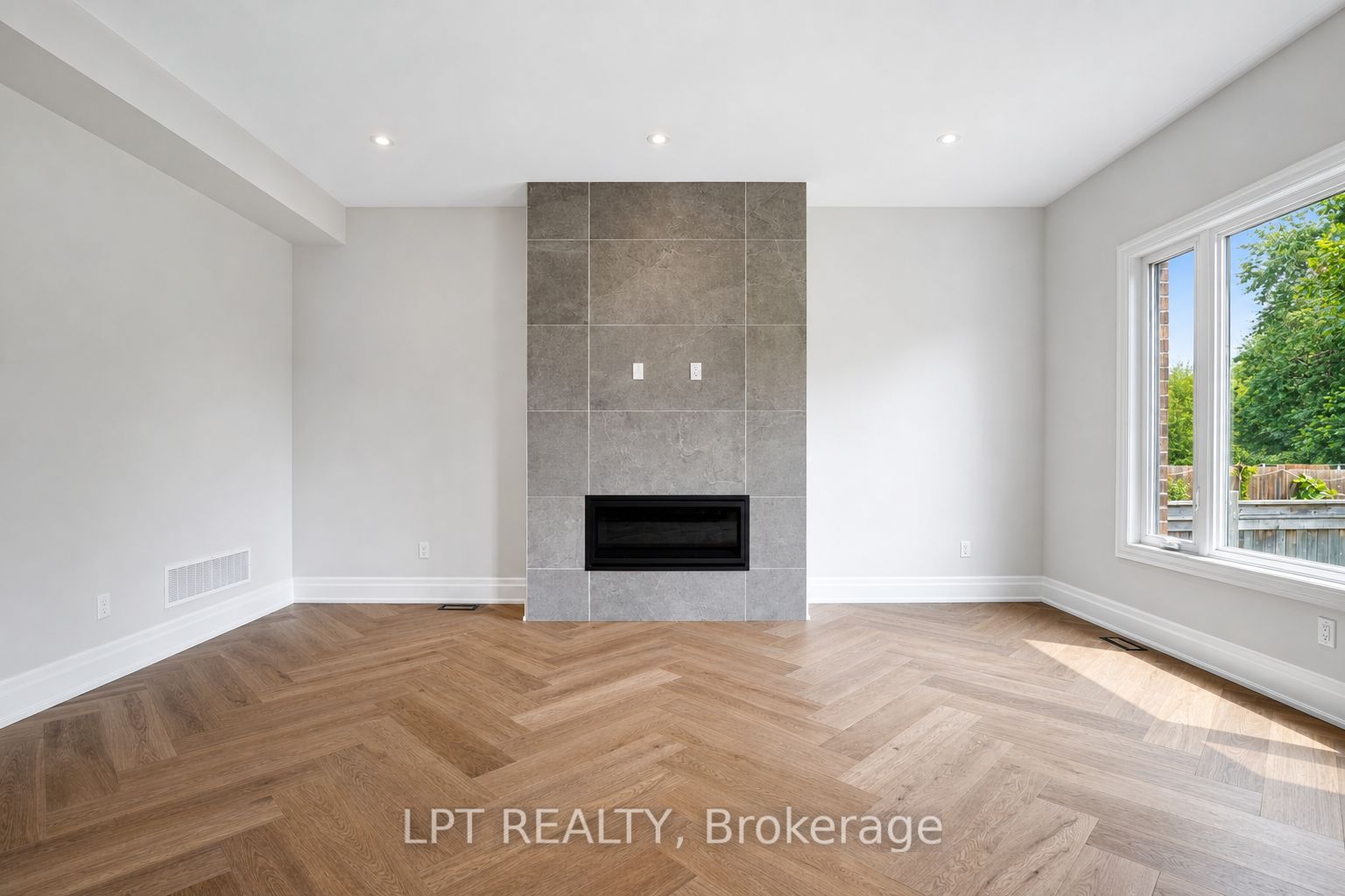 7 Richmond Park Drive Property Photo 7