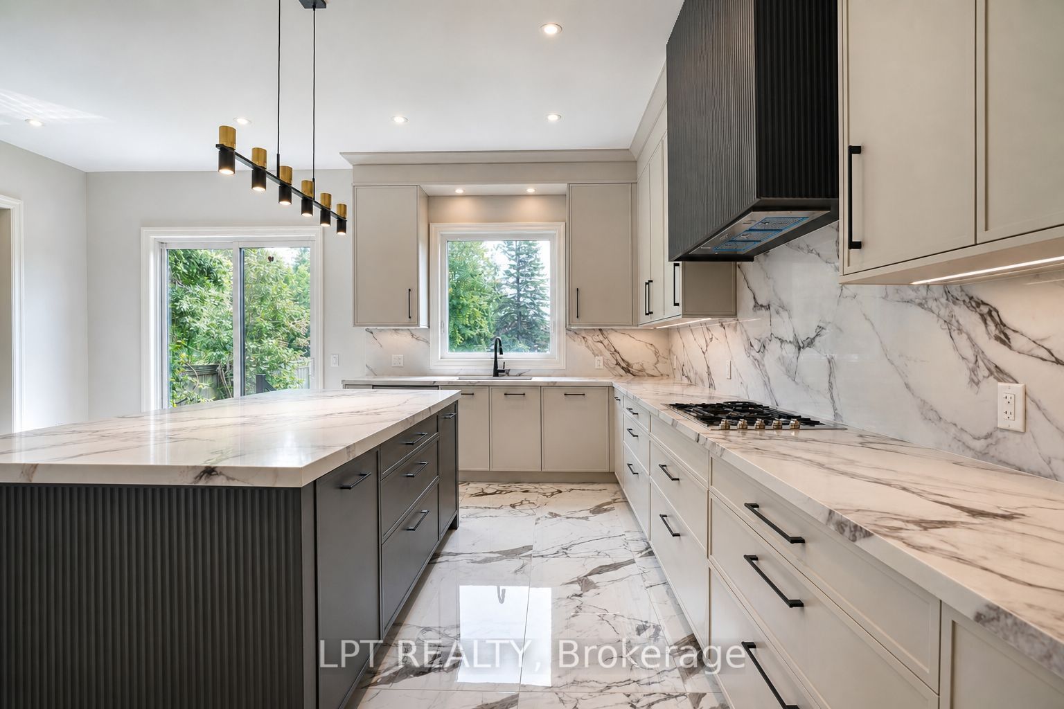7 Richmond Park Drive Property Photo 13