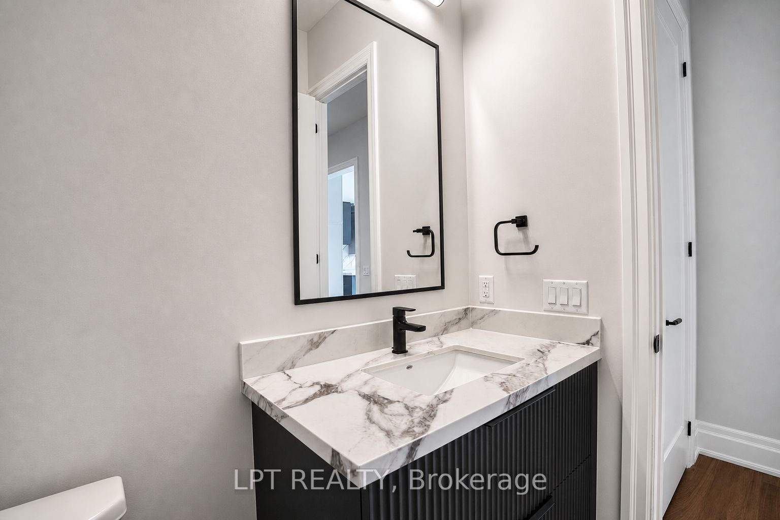 7 Richmond Park Drive Property Photo 20
