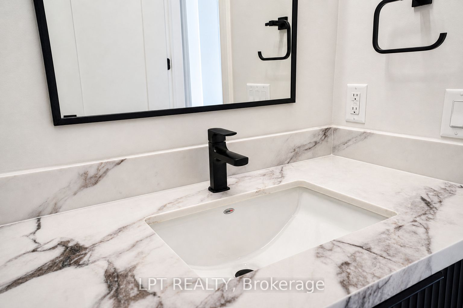 7 Richmond Park Drive Property Photo 34