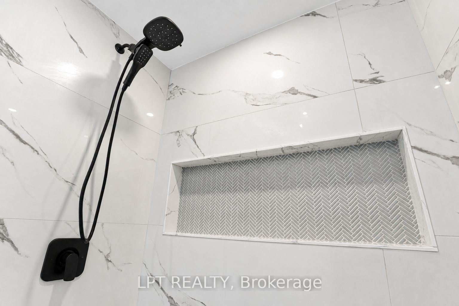 7 Richmond Park Drive Property Photo 39