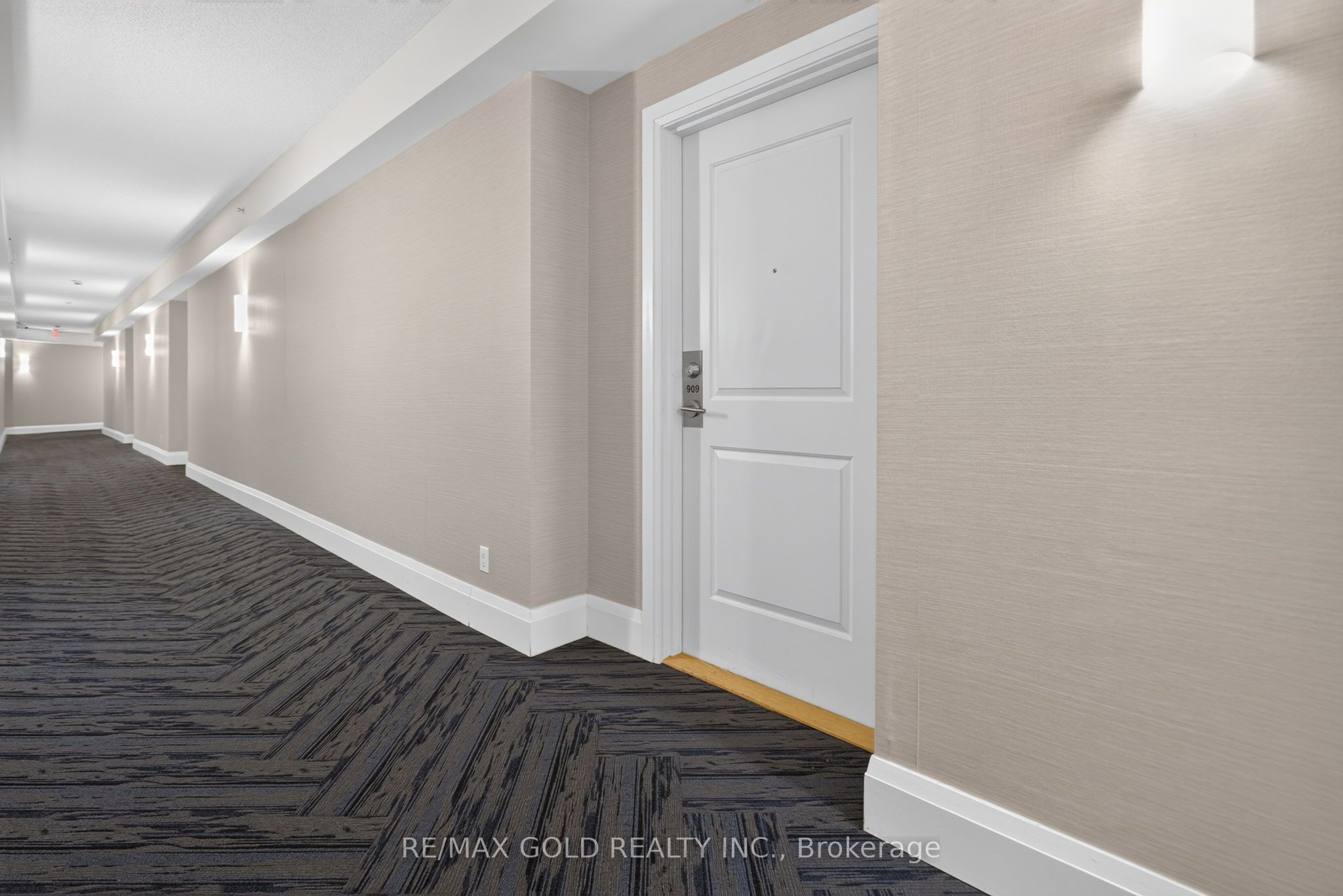 24 Woodstream Boulevard 909 Property Photo 2