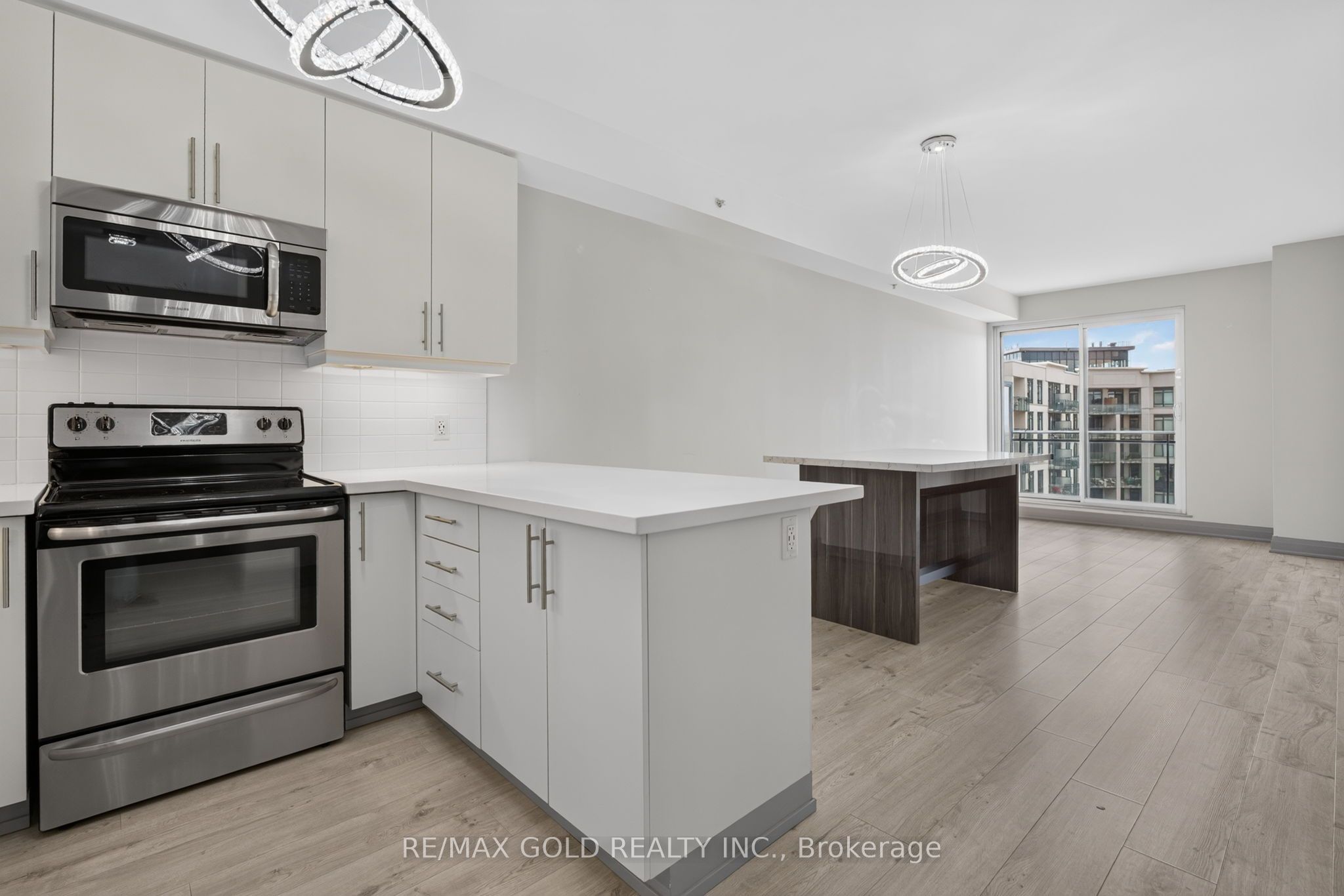 24 Woodstream Boulevard 909 Property Photo 8