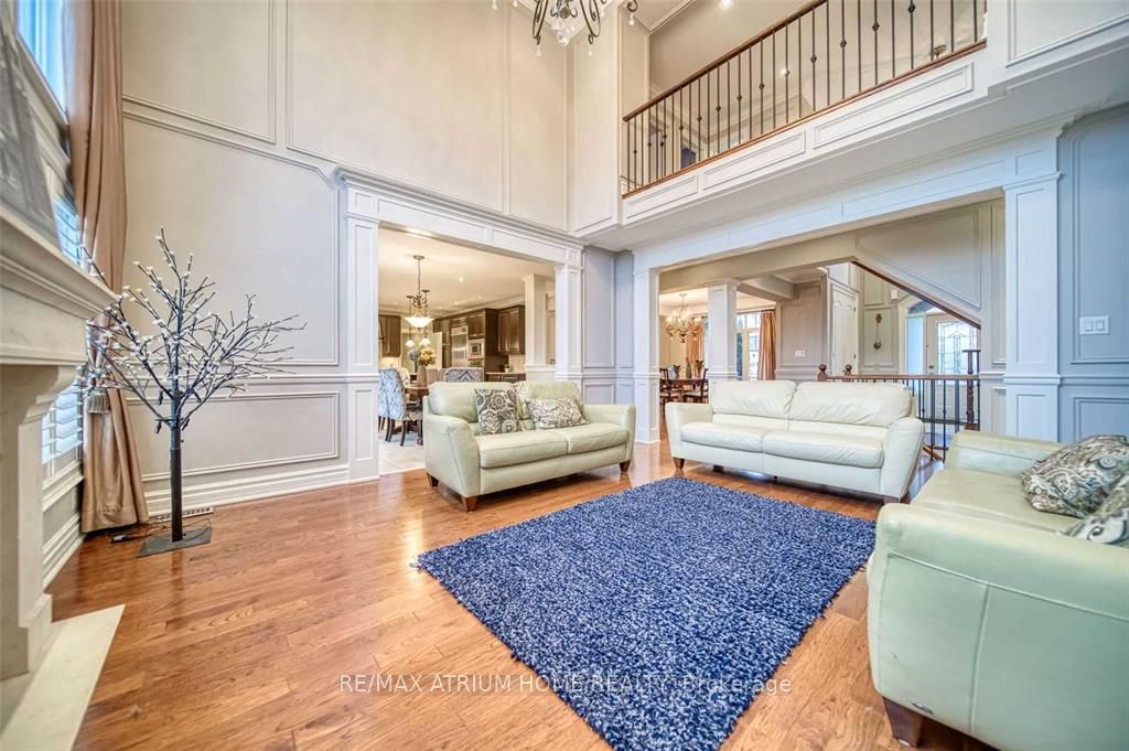 18 Soleil Boulevard Property Photo 4
