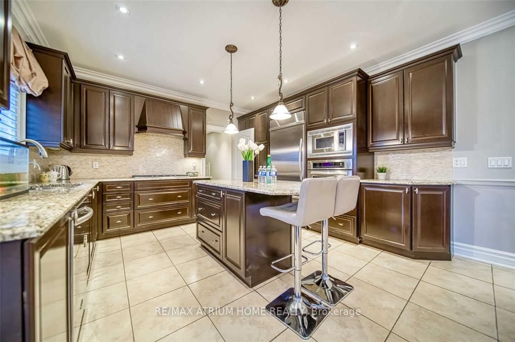 18 Soleil Boulevard Property Photo 5