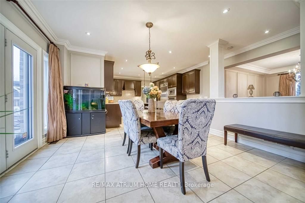 18 Soleil Boulevard Property Photo 7