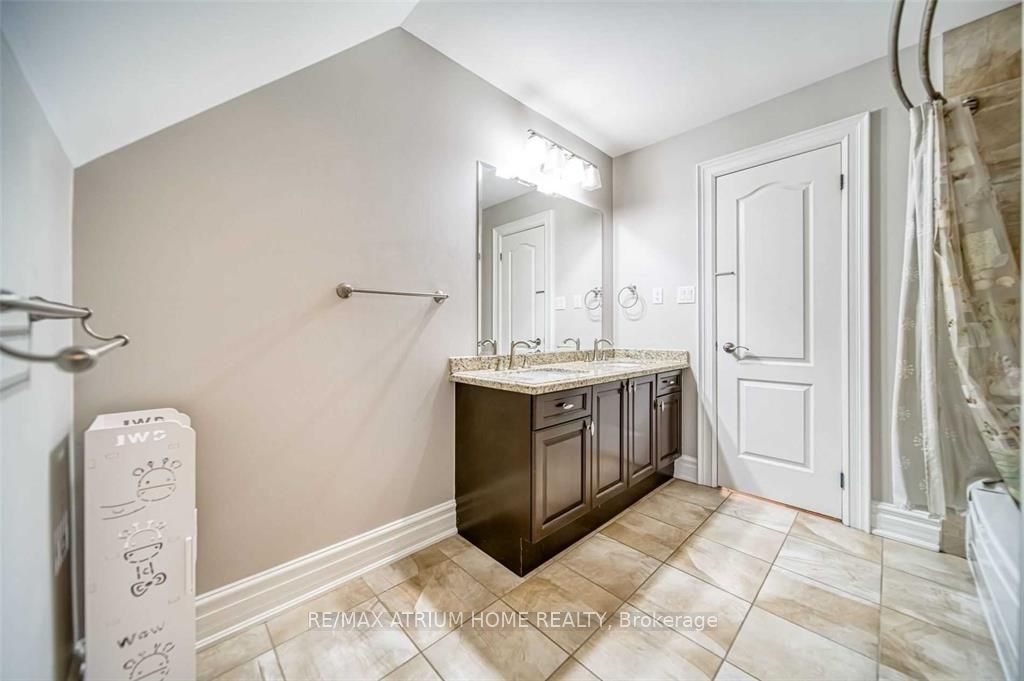 18 Soleil Boulevard Property Photo 15
