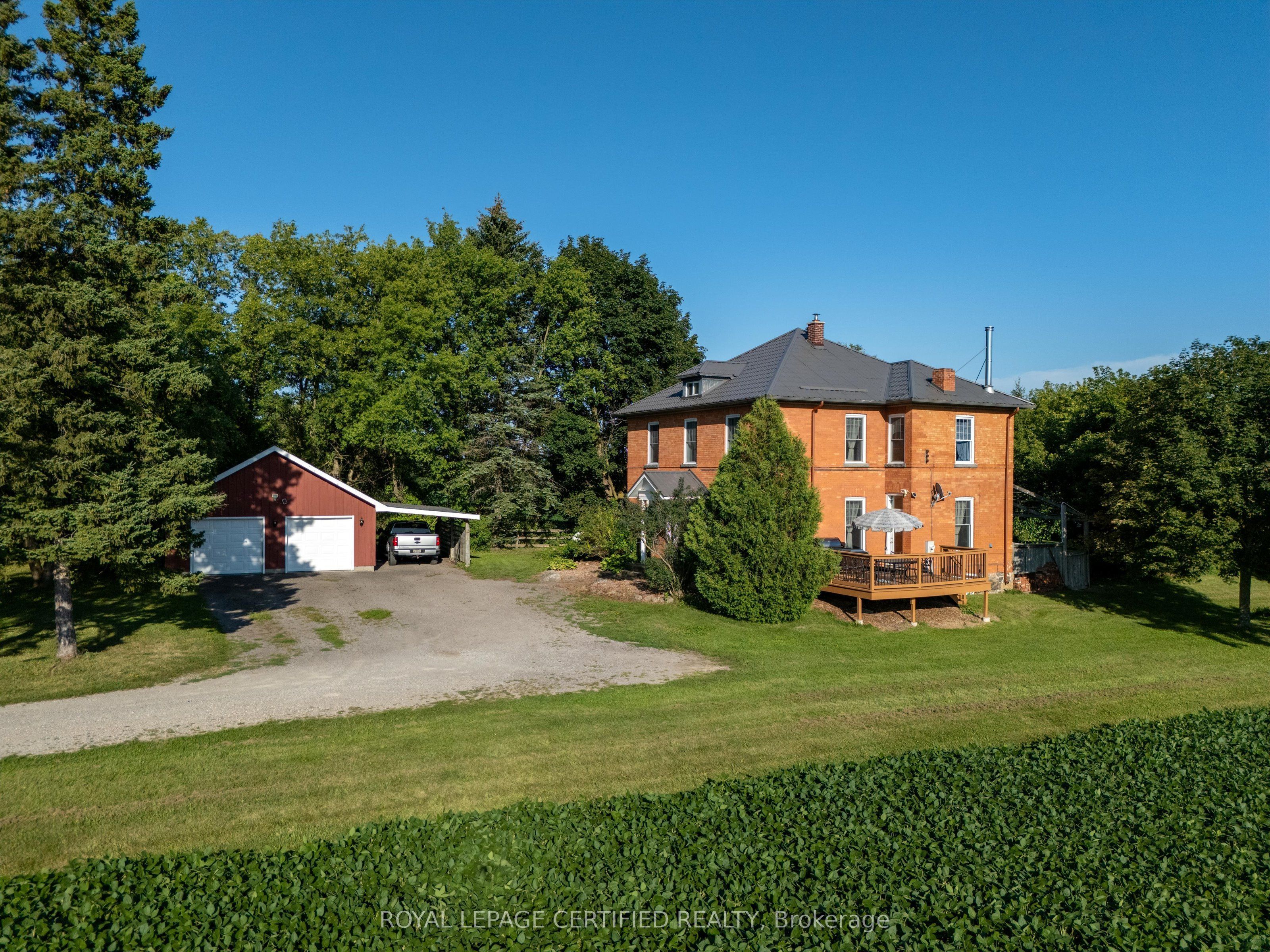 4621 5th Line Property Photo 1