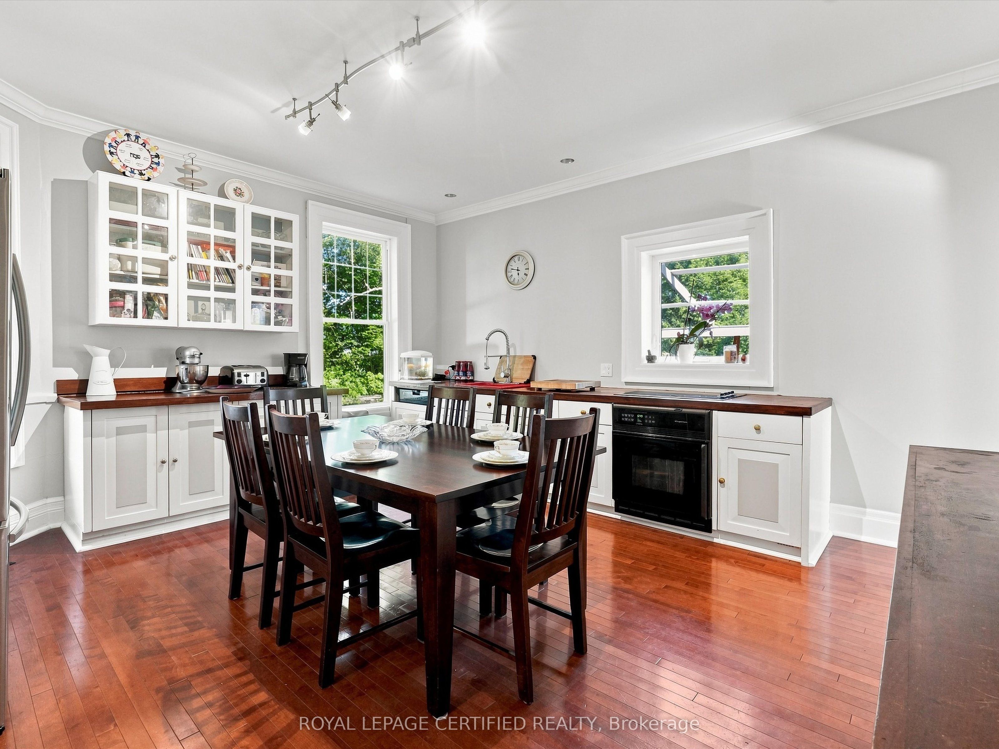 4621 5th Line Property Photo 11