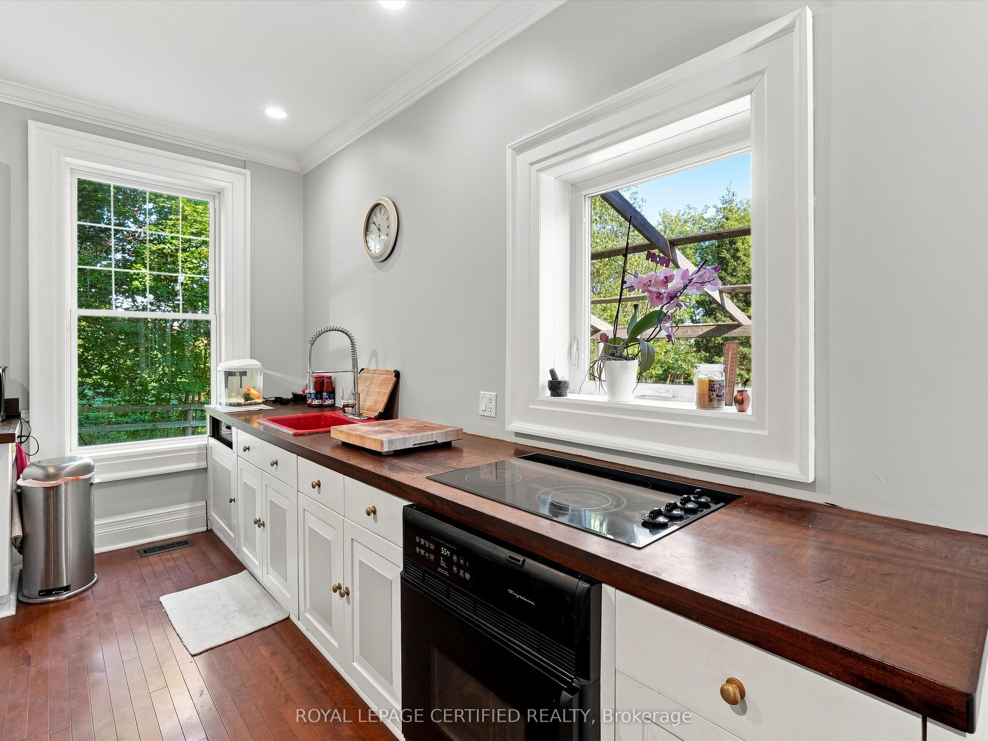 4621 5th Line Property Photo 16