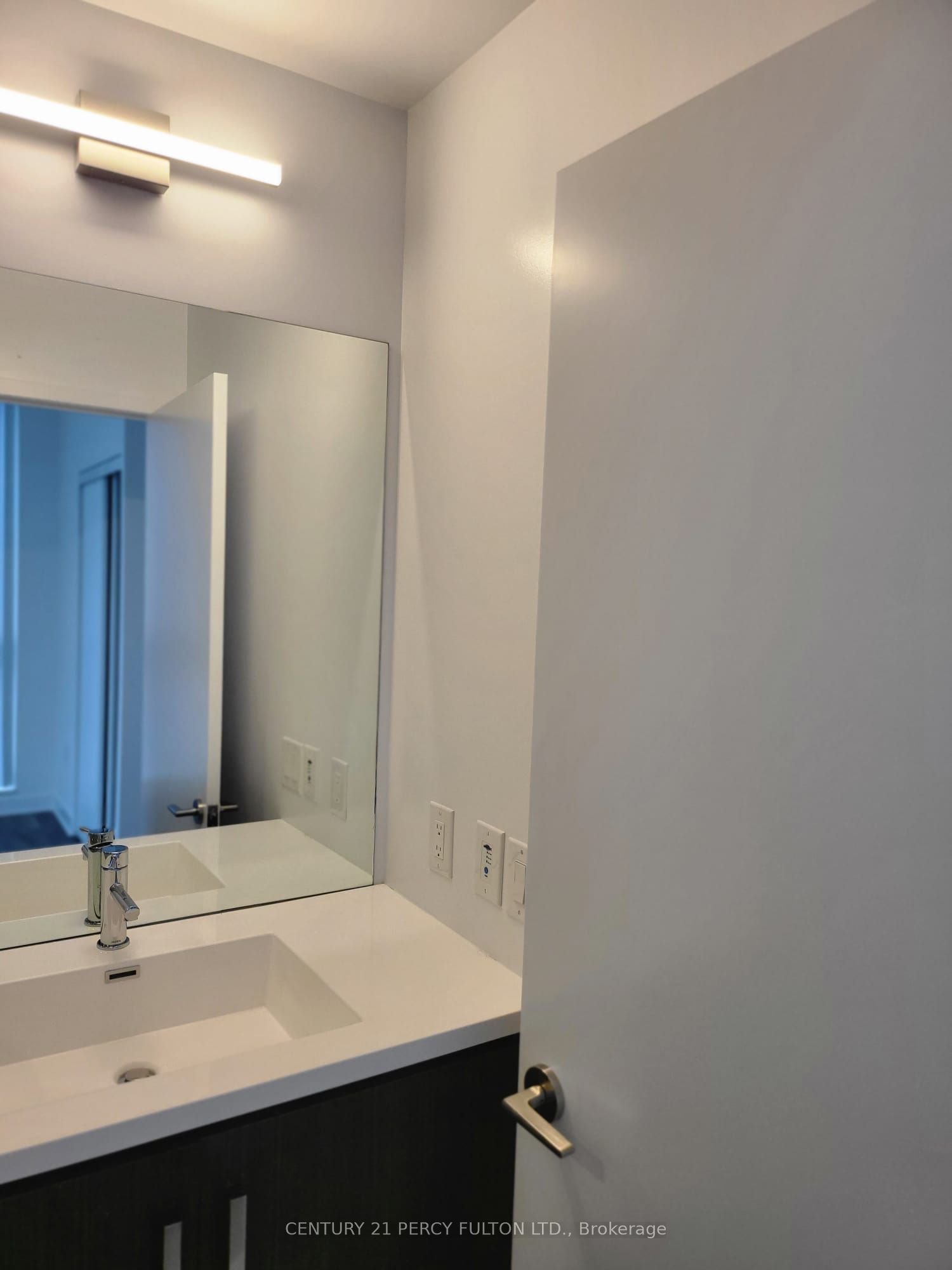 10 Honeycrisp Crescent 512 Property Photo 6