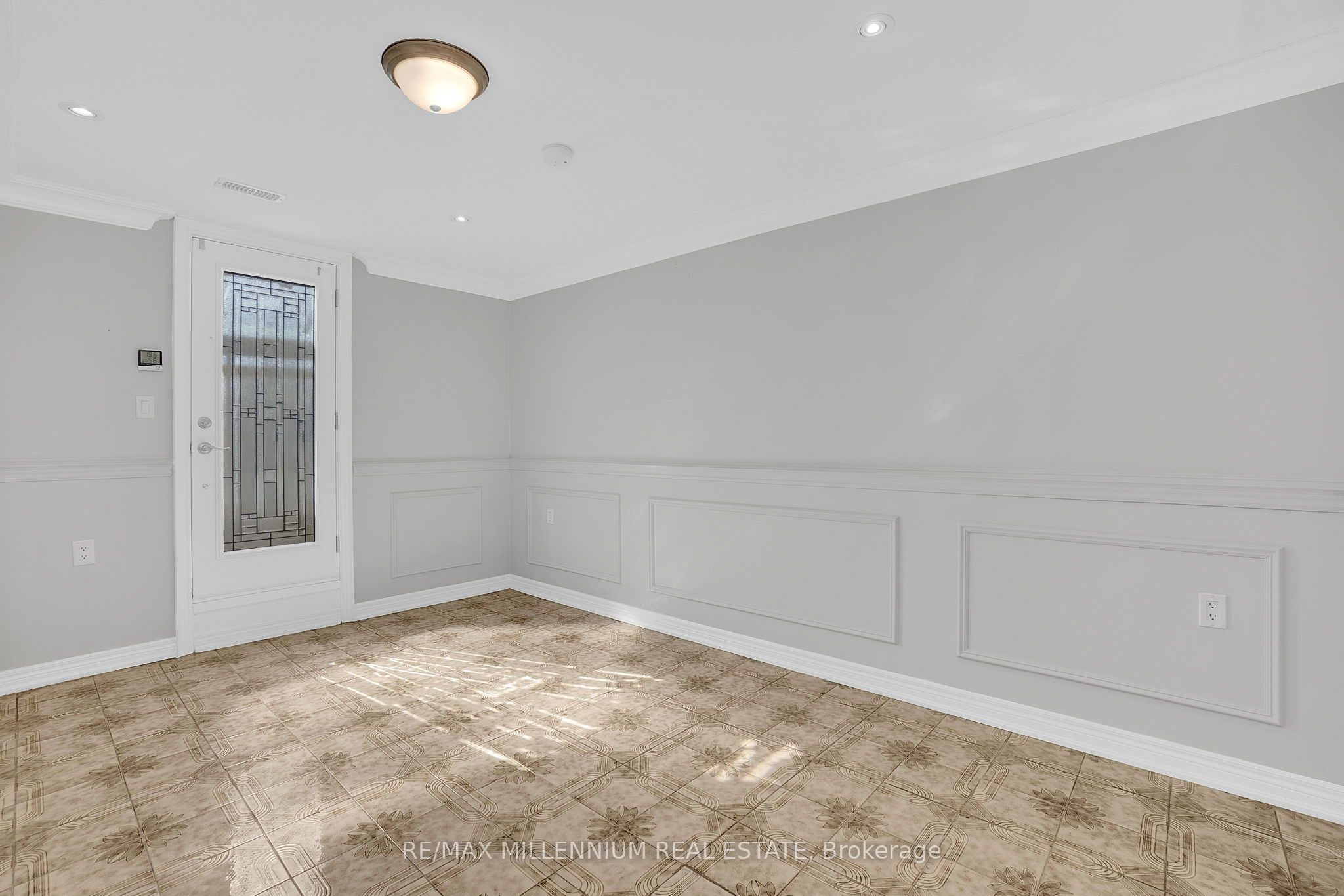 99 Willis Road Lower Property Photo 6