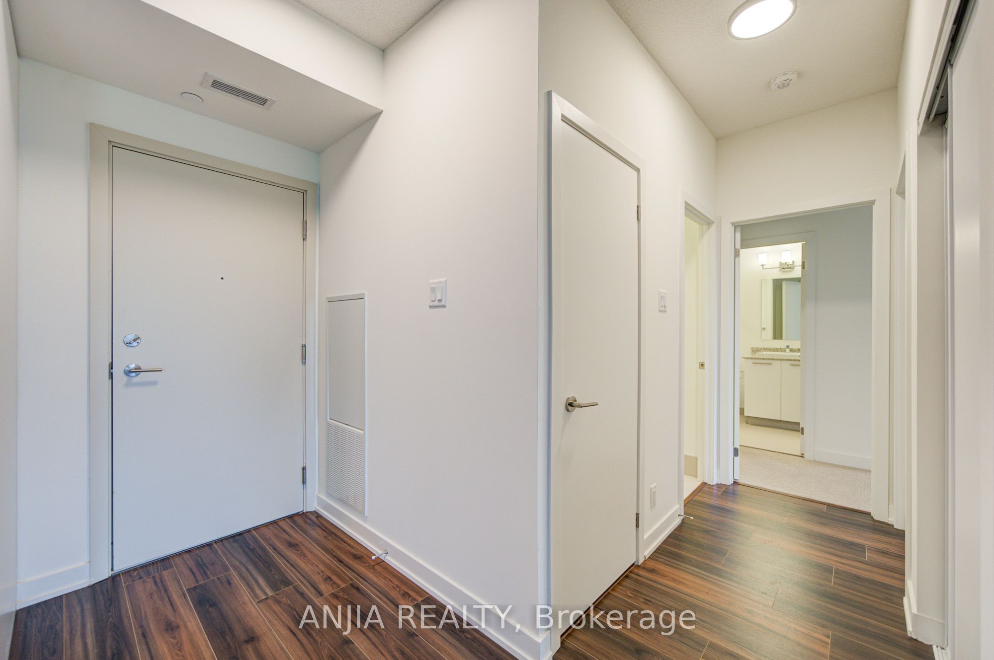 101 Cathedral High Street 303 Property Photo 5
