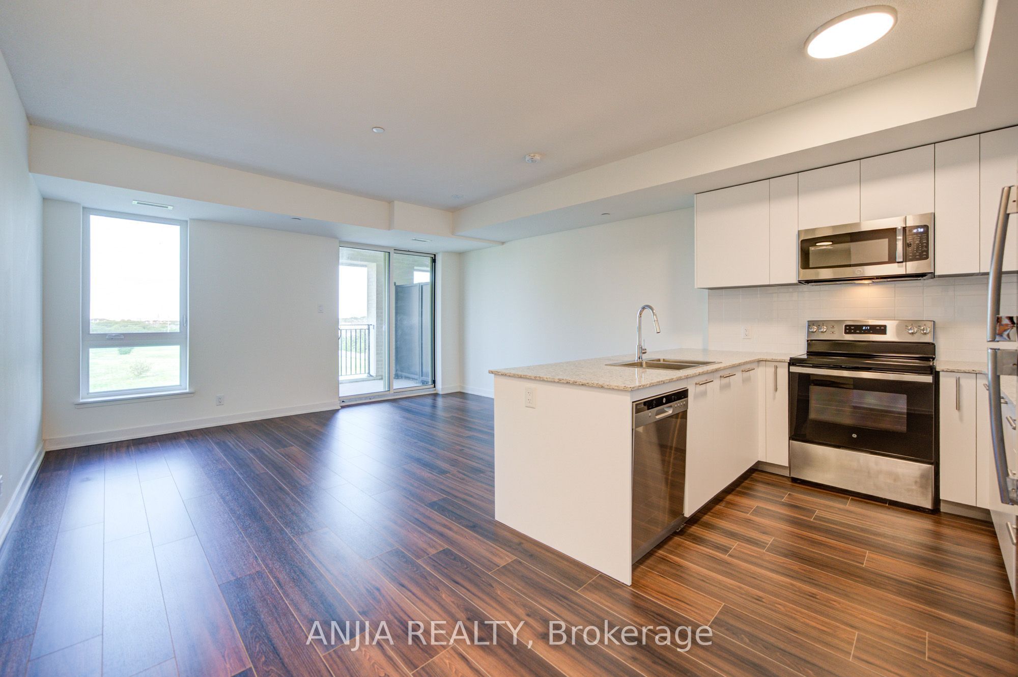 101 Cathedral High Street 303 Property Photo 6
