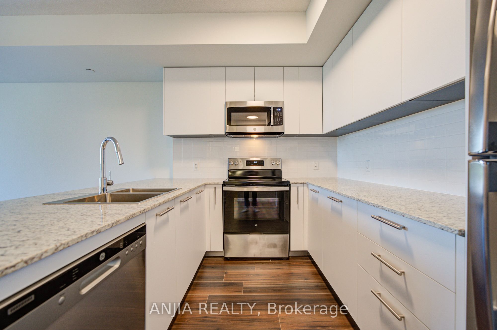 101 Cathedral High Street 303 Property Photo 8