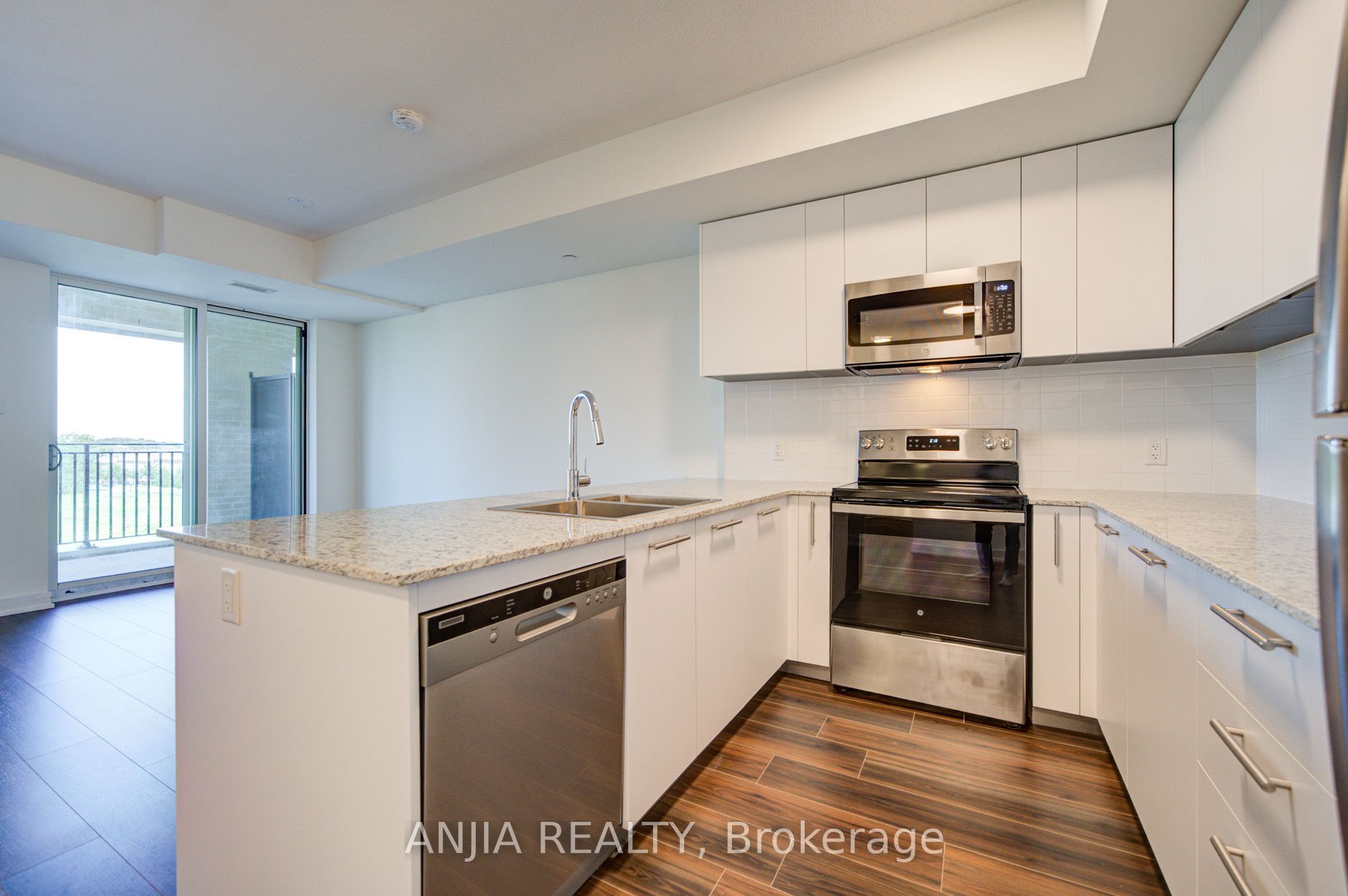101 Cathedral High Street 303 Property Photo 9
