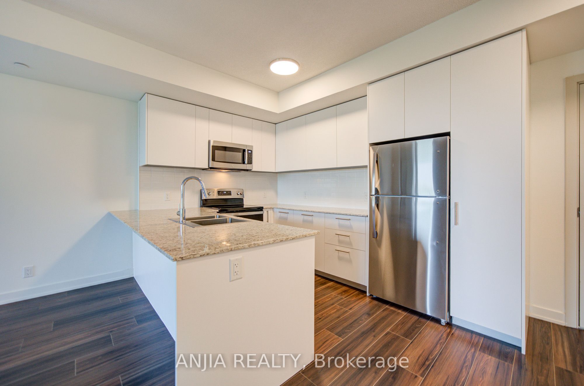 101 Cathedral High Street 303 Property Photo 10