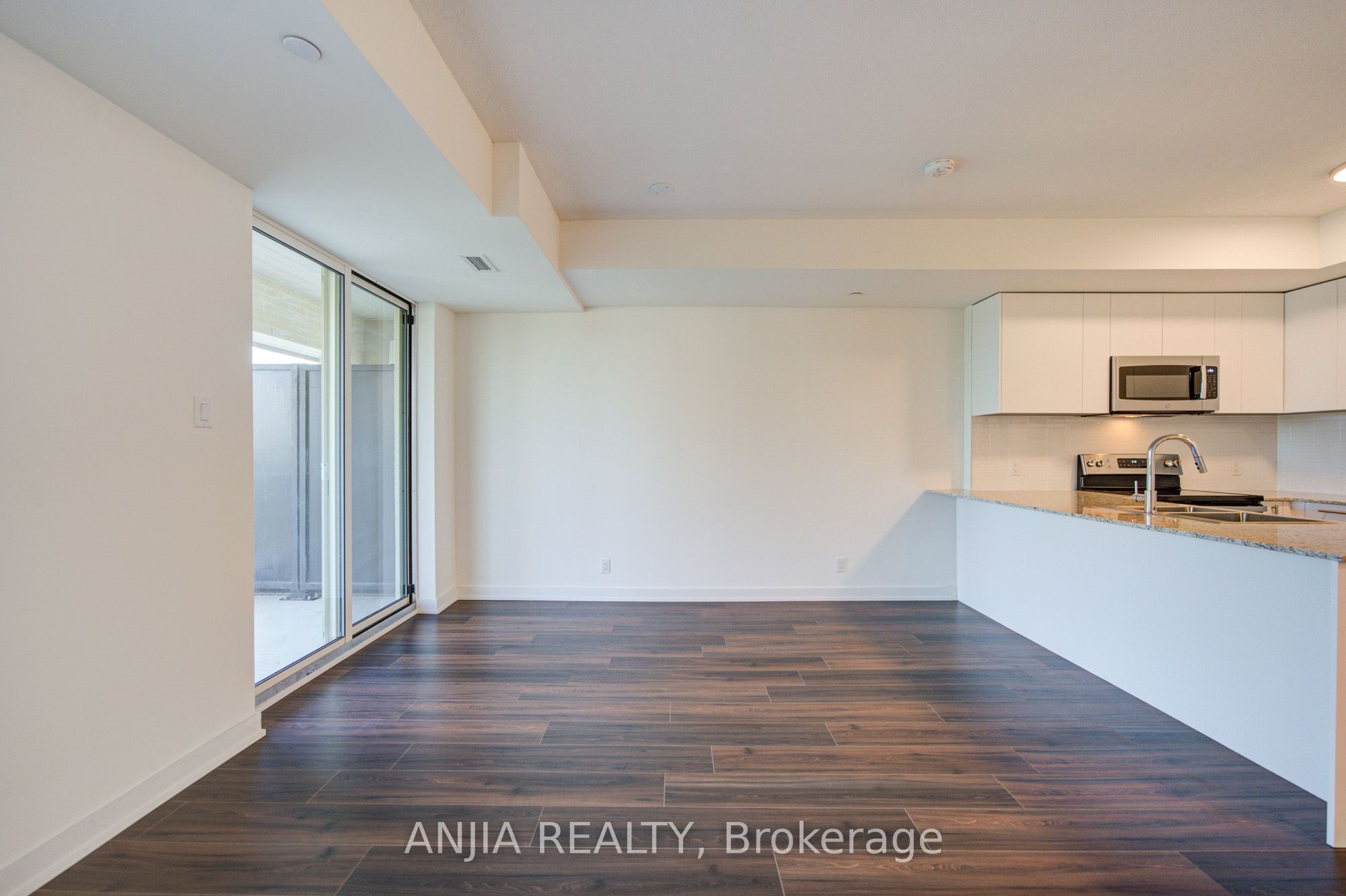 101 Cathedral High Street 303 Property Photo 15