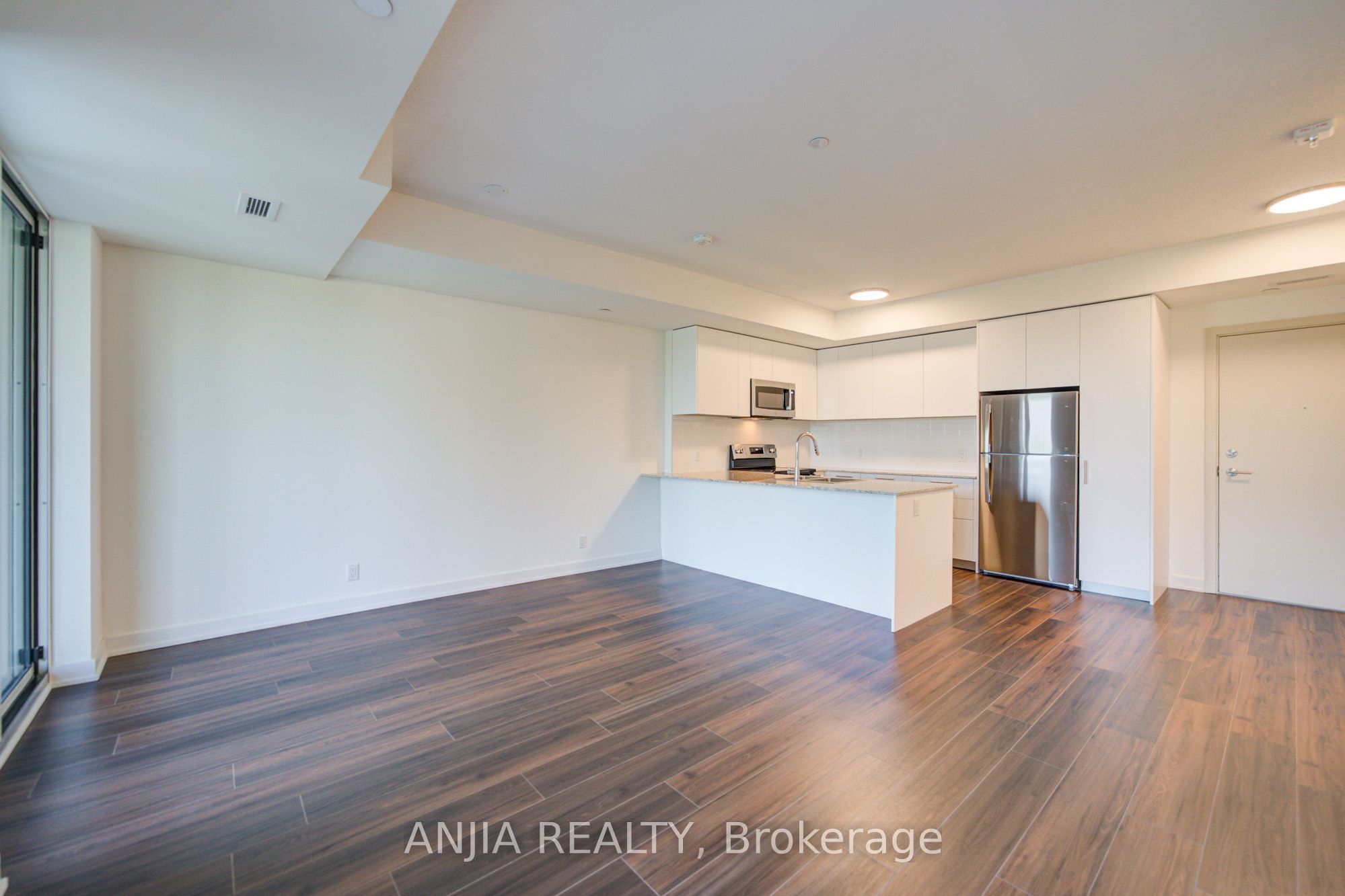 101 Cathedral High Street 303 Property Photo 16