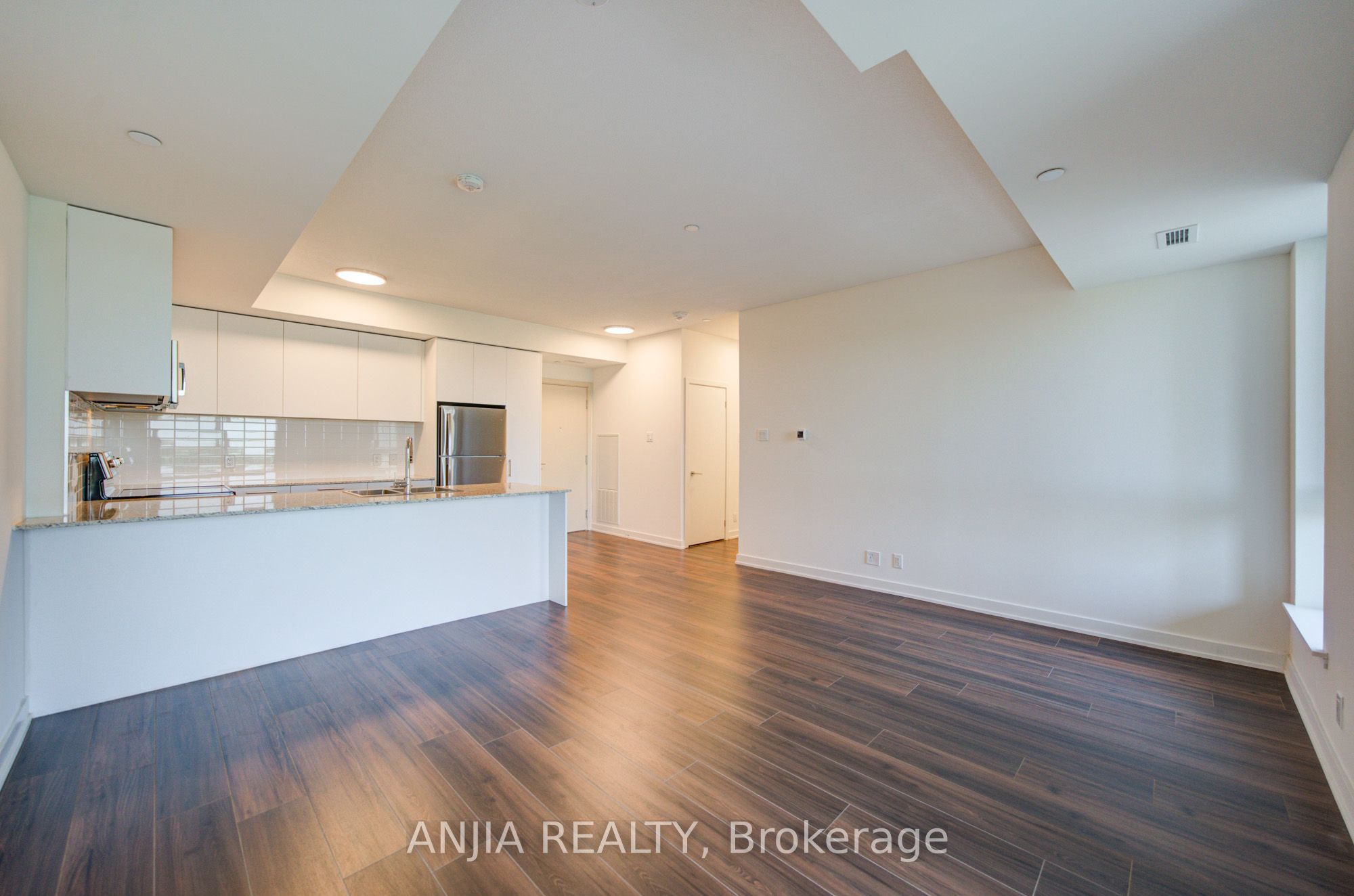 101 Cathedral High Street 303 Property Photo 18
