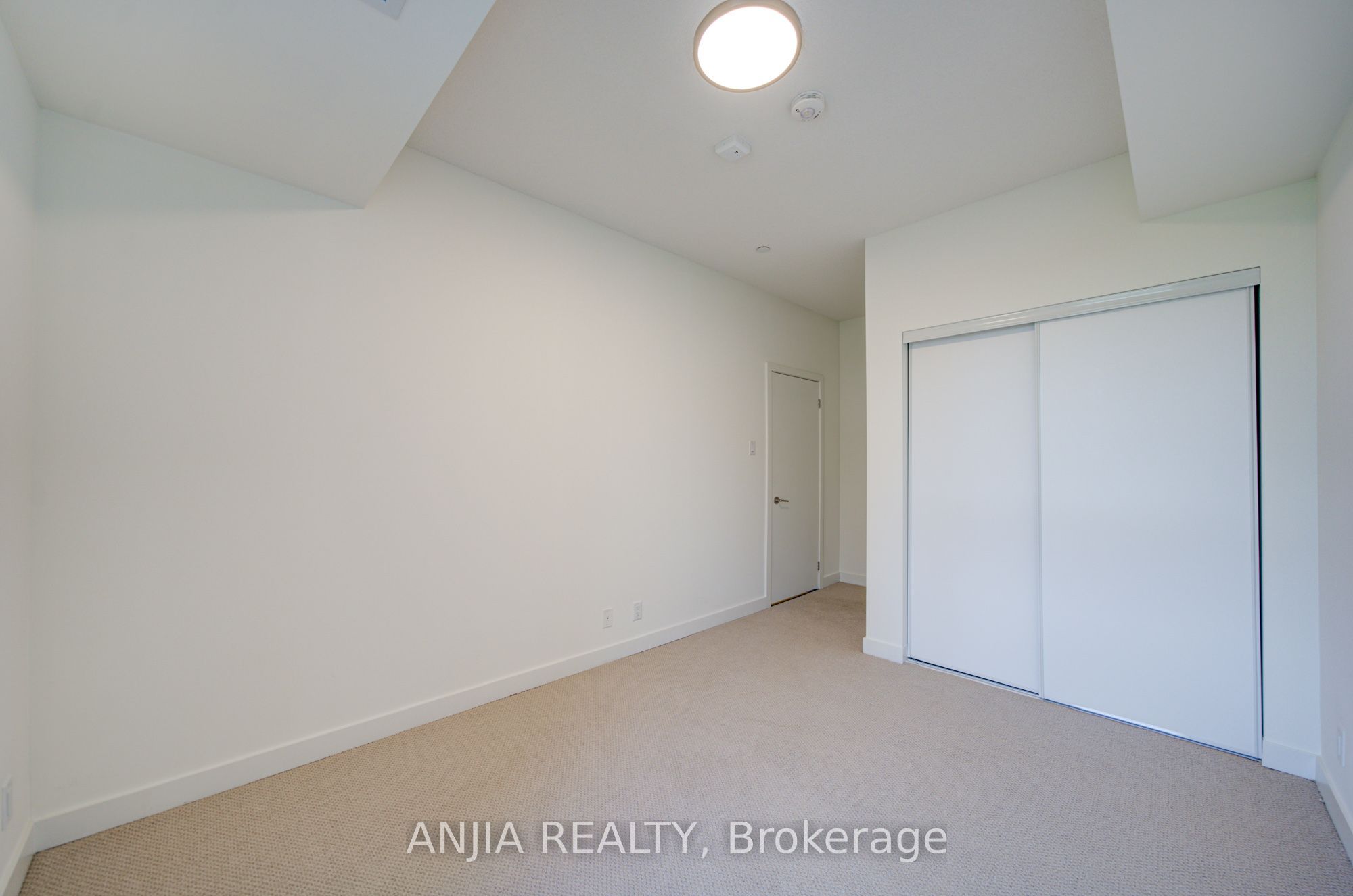 101 Cathedral High Street 303 Property Photo 25