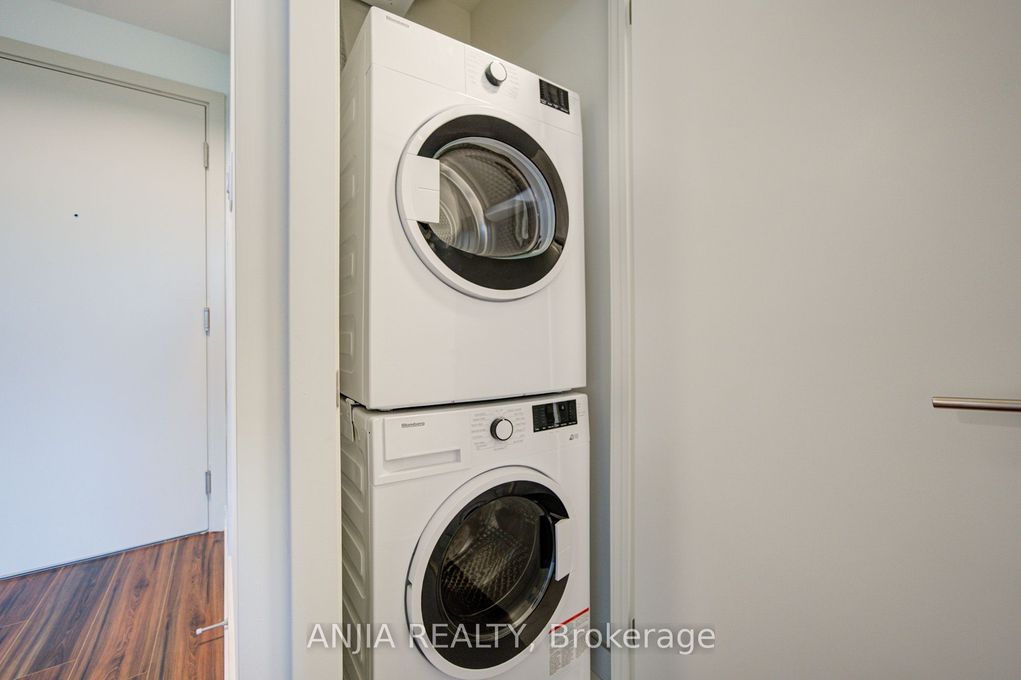 101 Cathedral High Street 303 Property Photo 28