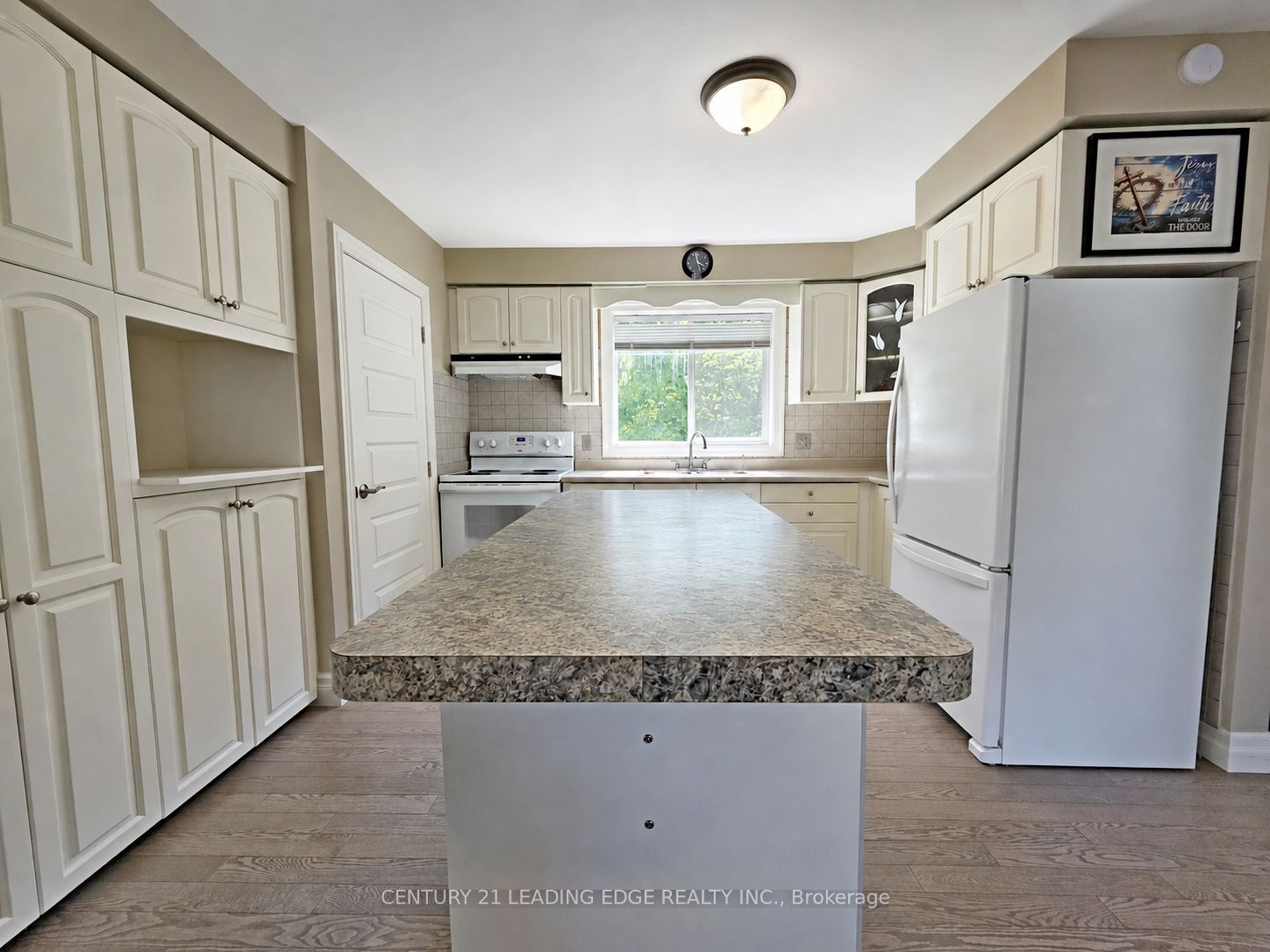 76 Market Street Property Photo 9