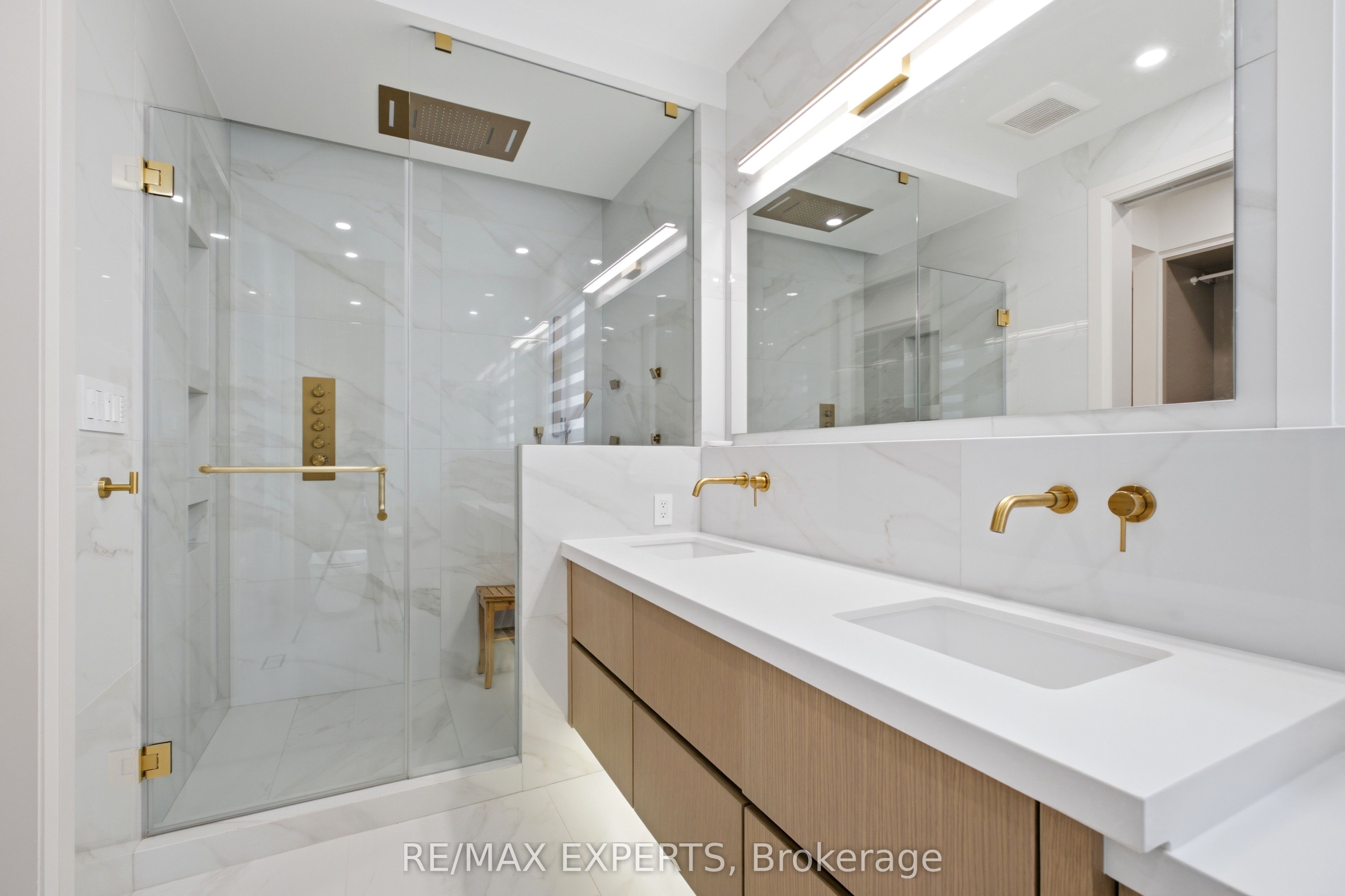 12 Valley Point Crescent Property Photo 24