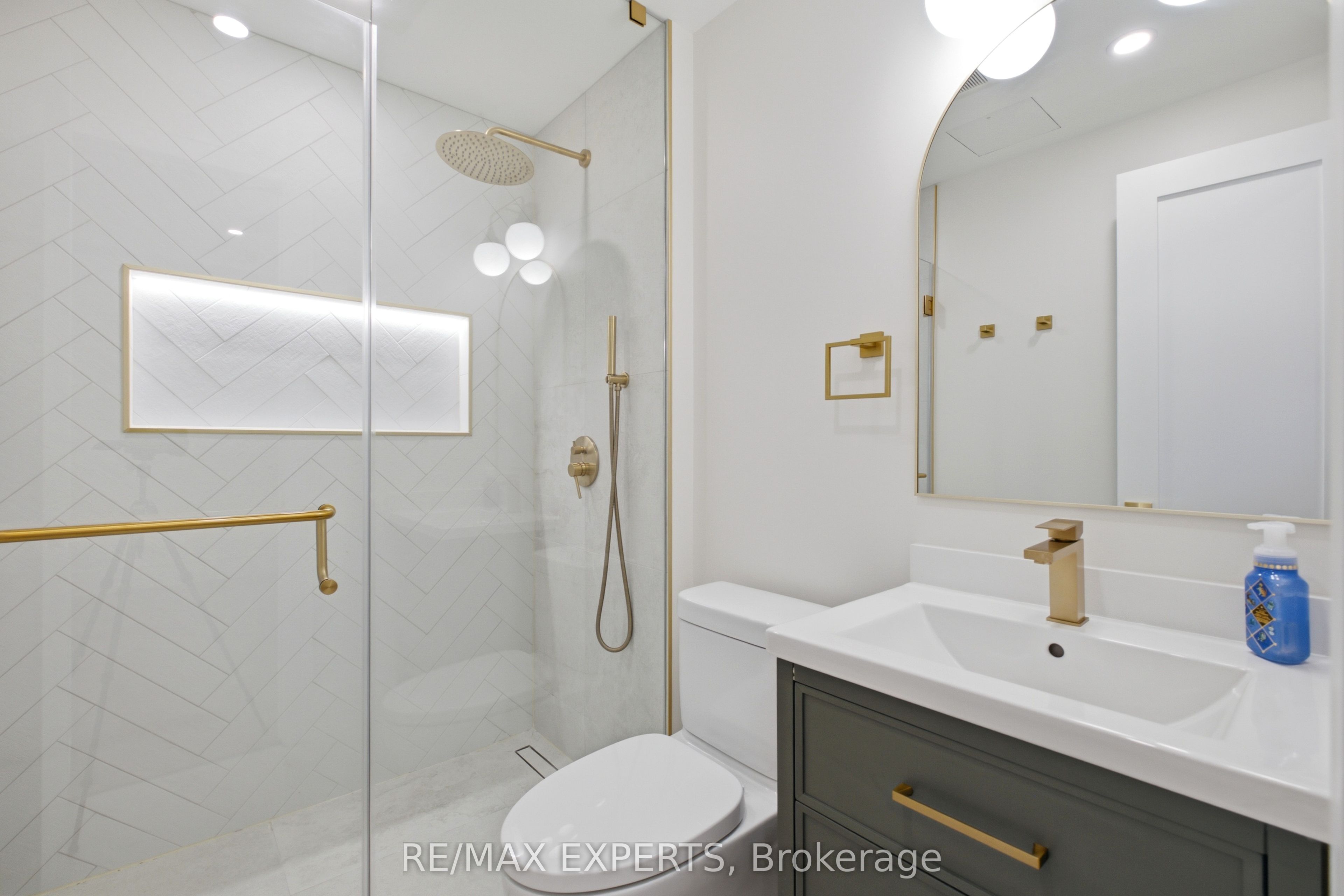 12 Valley Point Crescent Property Photo 40