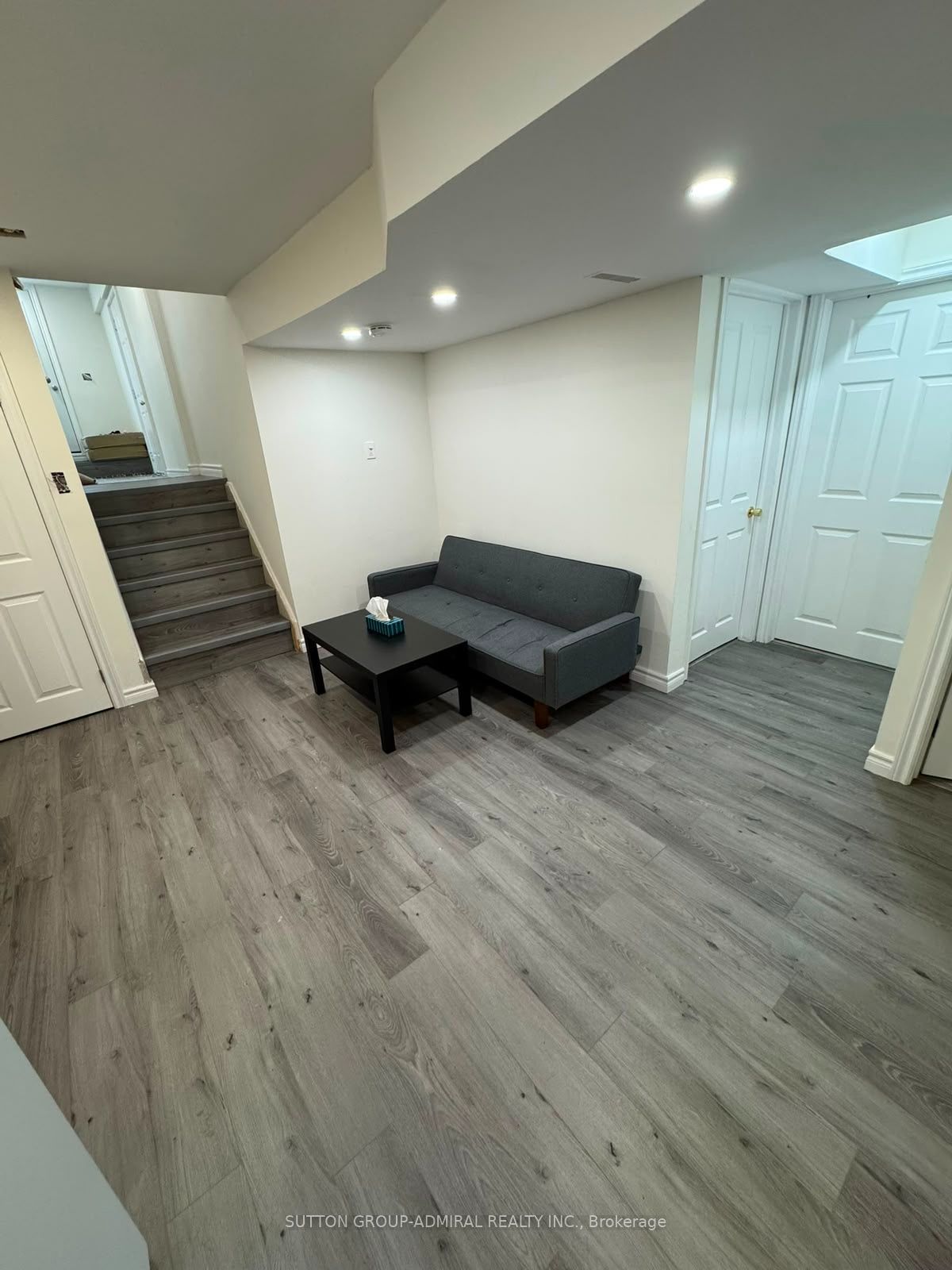 39 Crown Crescent (basement) Property Photo 10