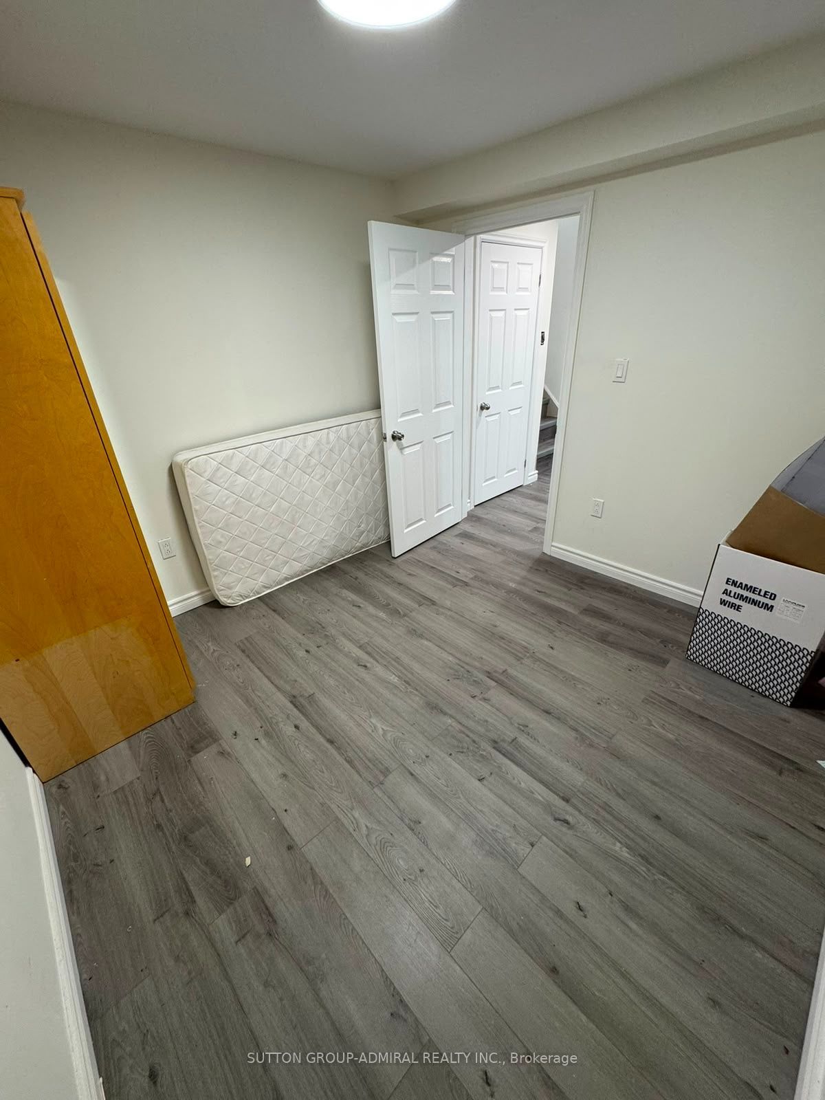 39 Crown Crescent (basement) Property Photo 11