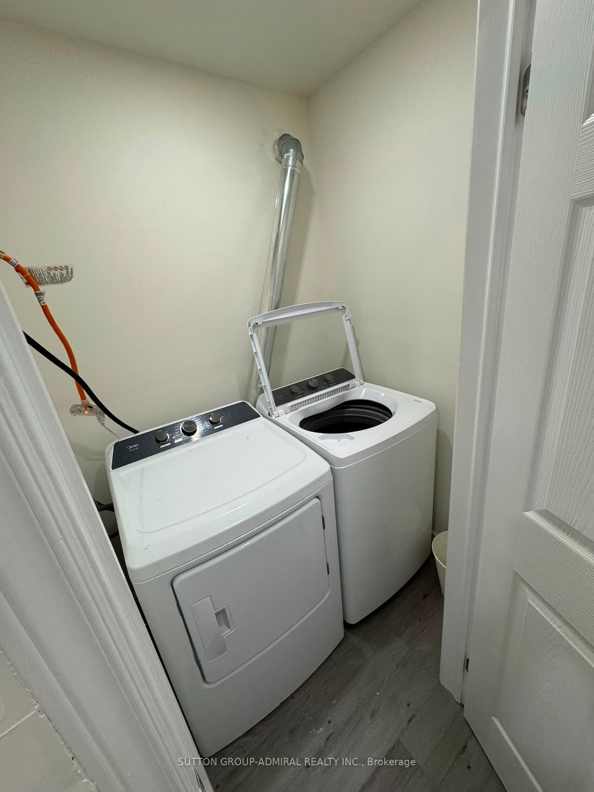 39 Crown Crescent (basement) Property Photo 16