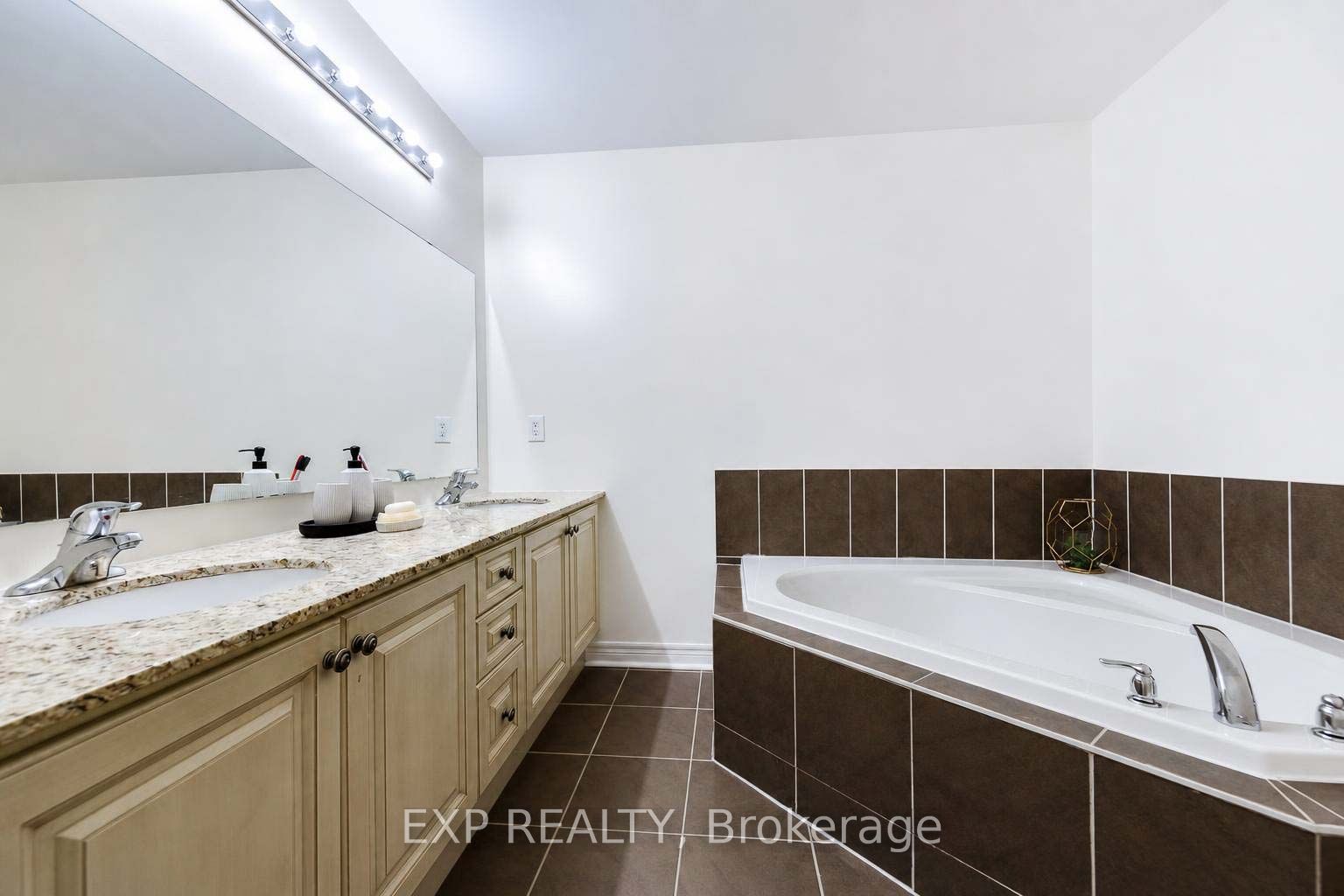 8900 Bathurst Street 9 Property Photo 31