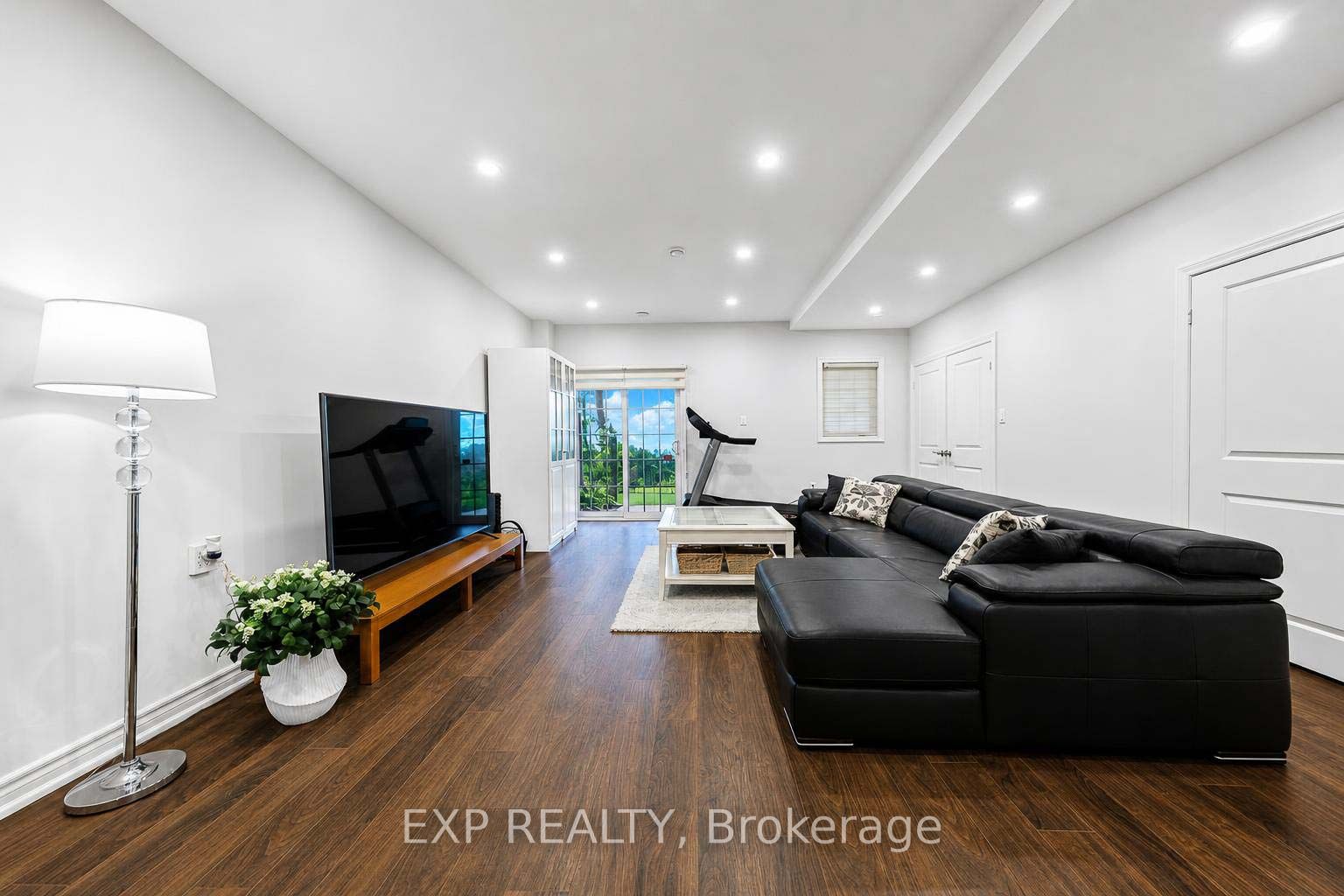 8900 Bathurst Street 9 Property Photo 34