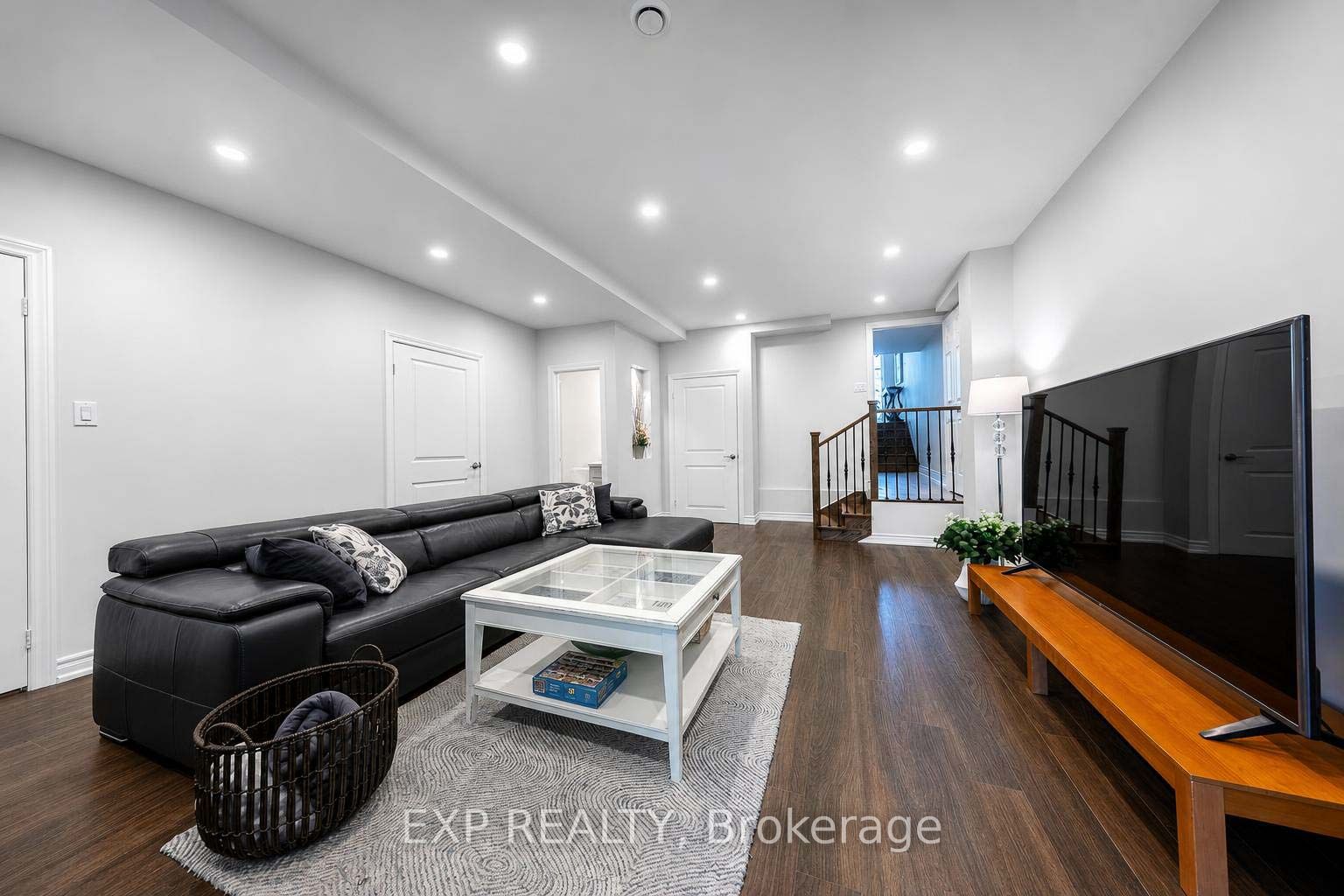 8900 Bathurst Street 9 Property Photo 35