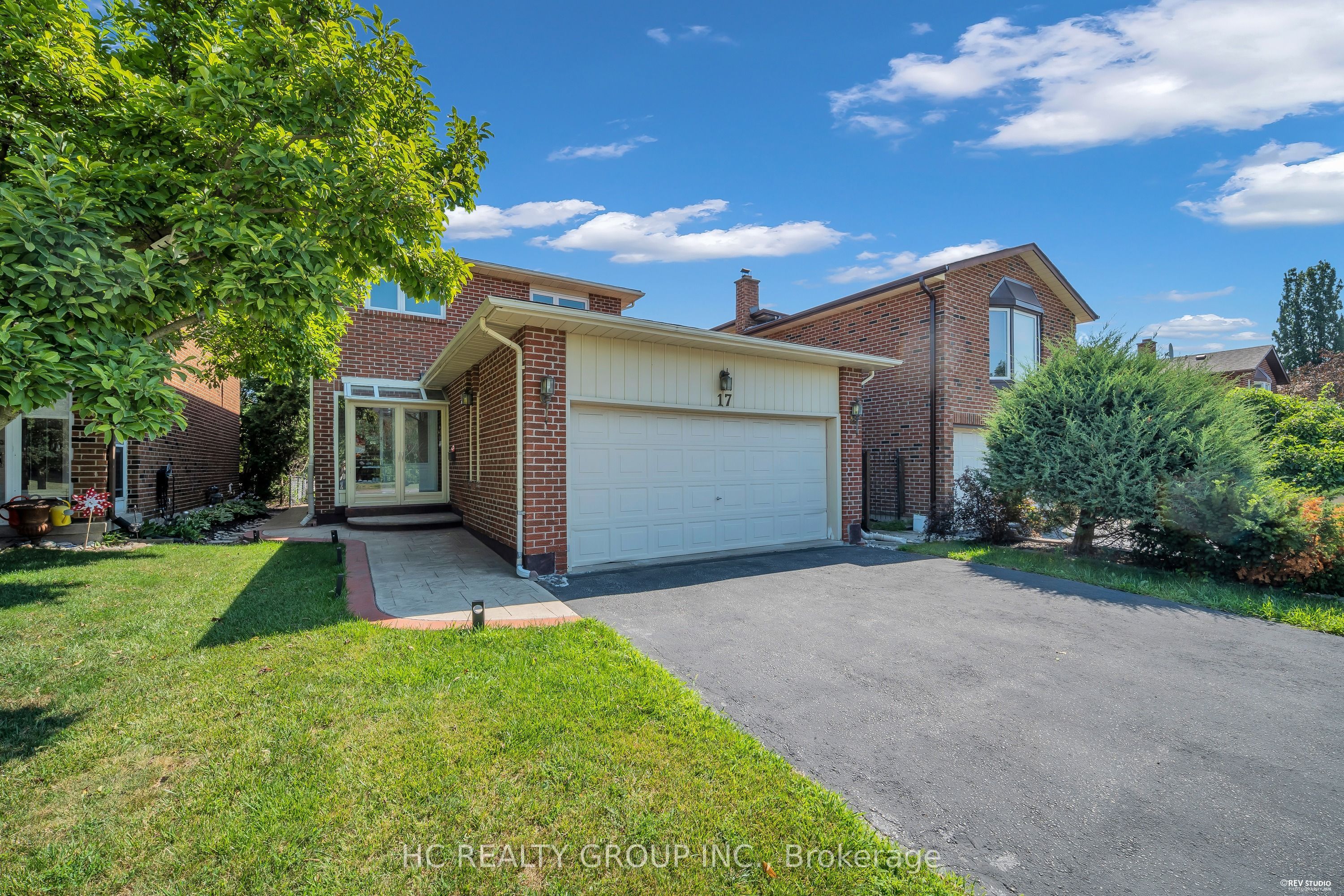 17 Pugsley Avenue Property Photo 2
