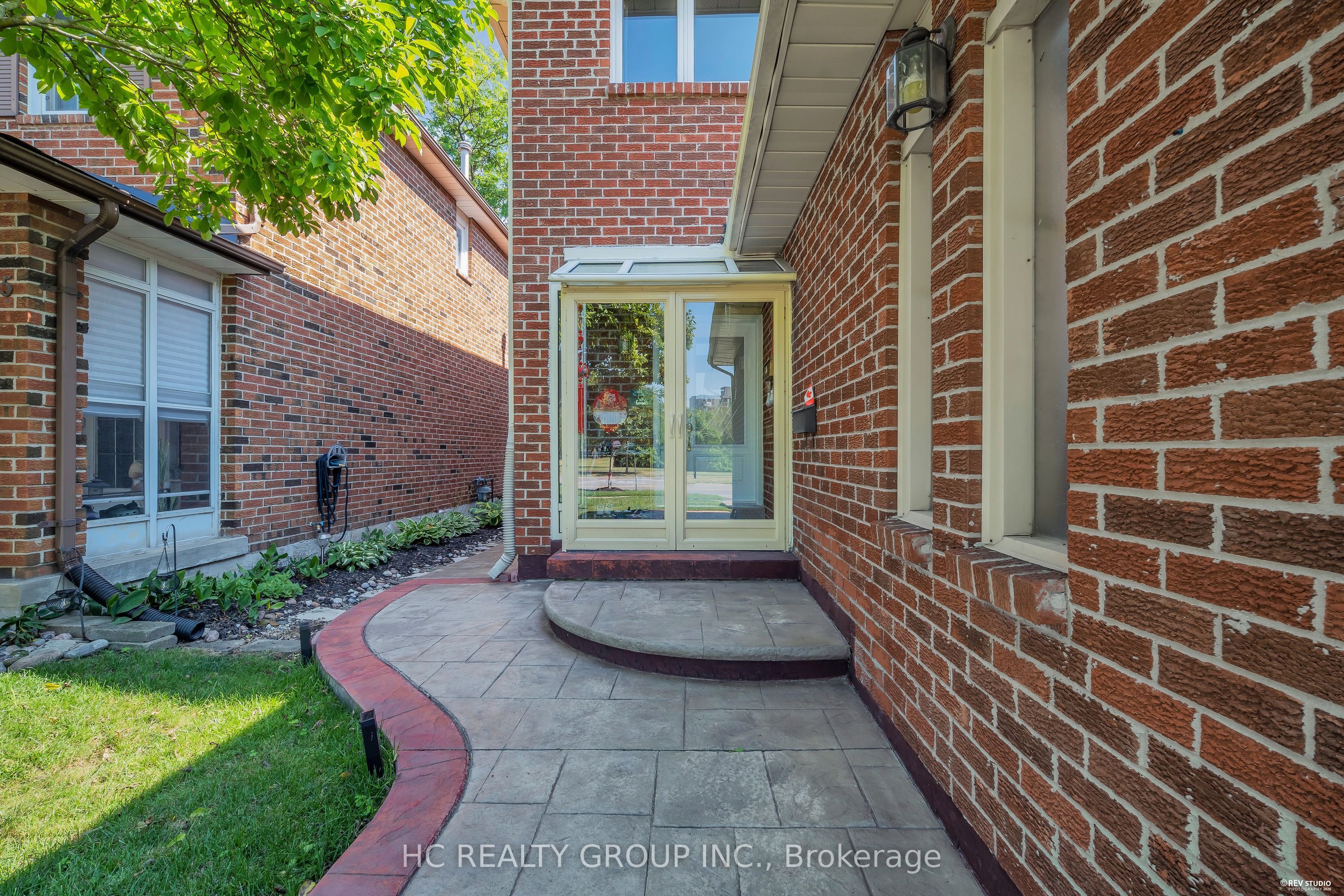 17 Pugsley Avenue Property Photo 3