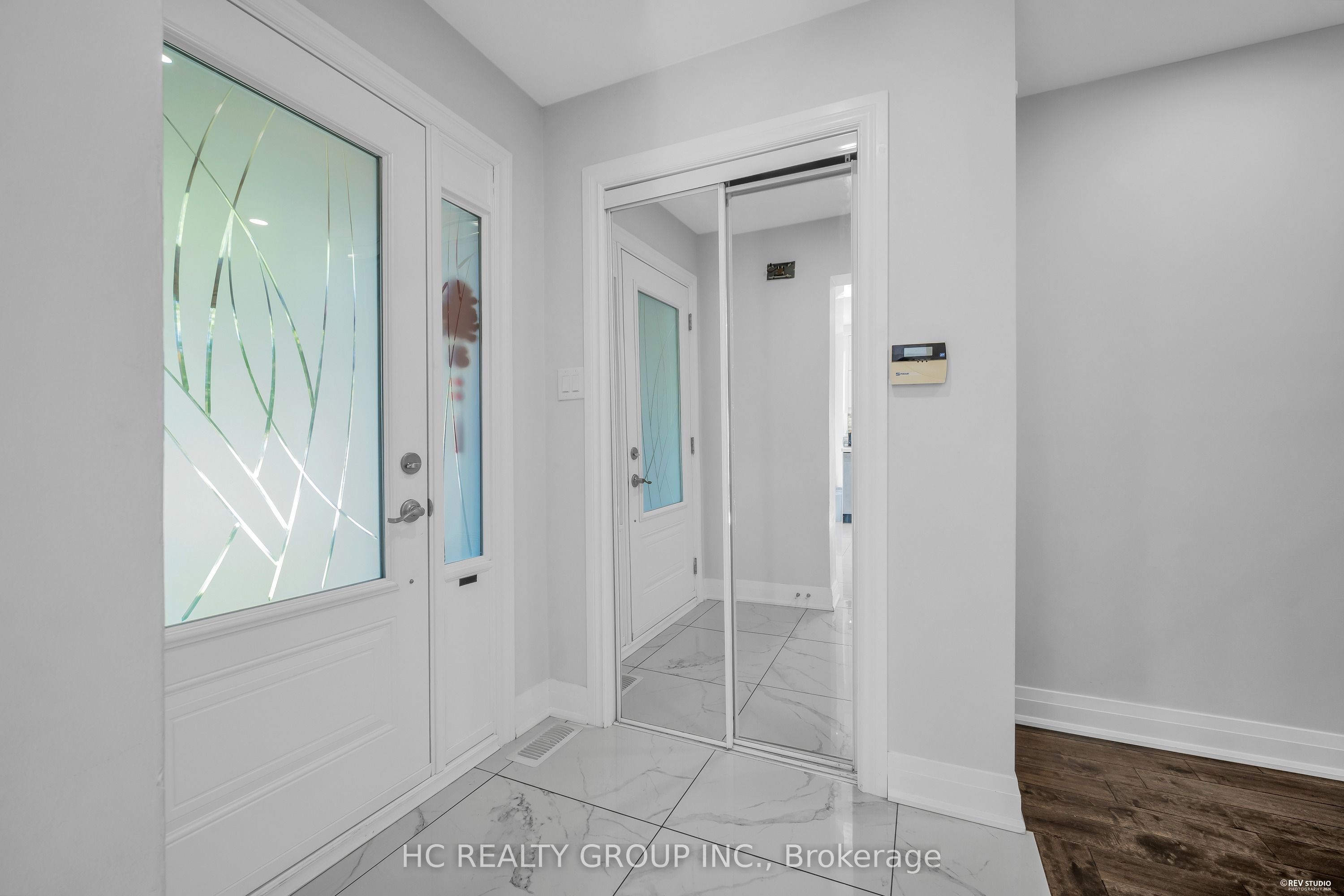 17 Pugsley Avenue Property Photo 4