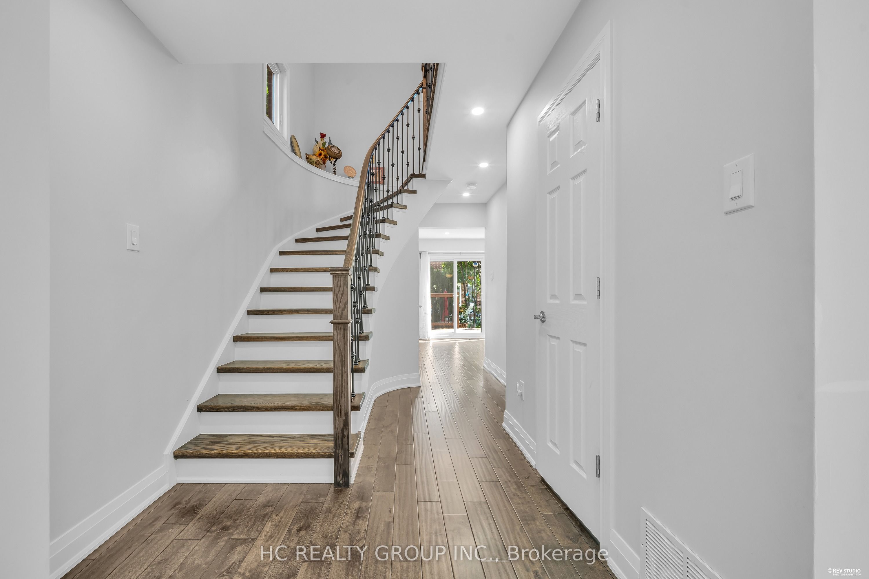 17 Pugsley Avenue Property Photo 5