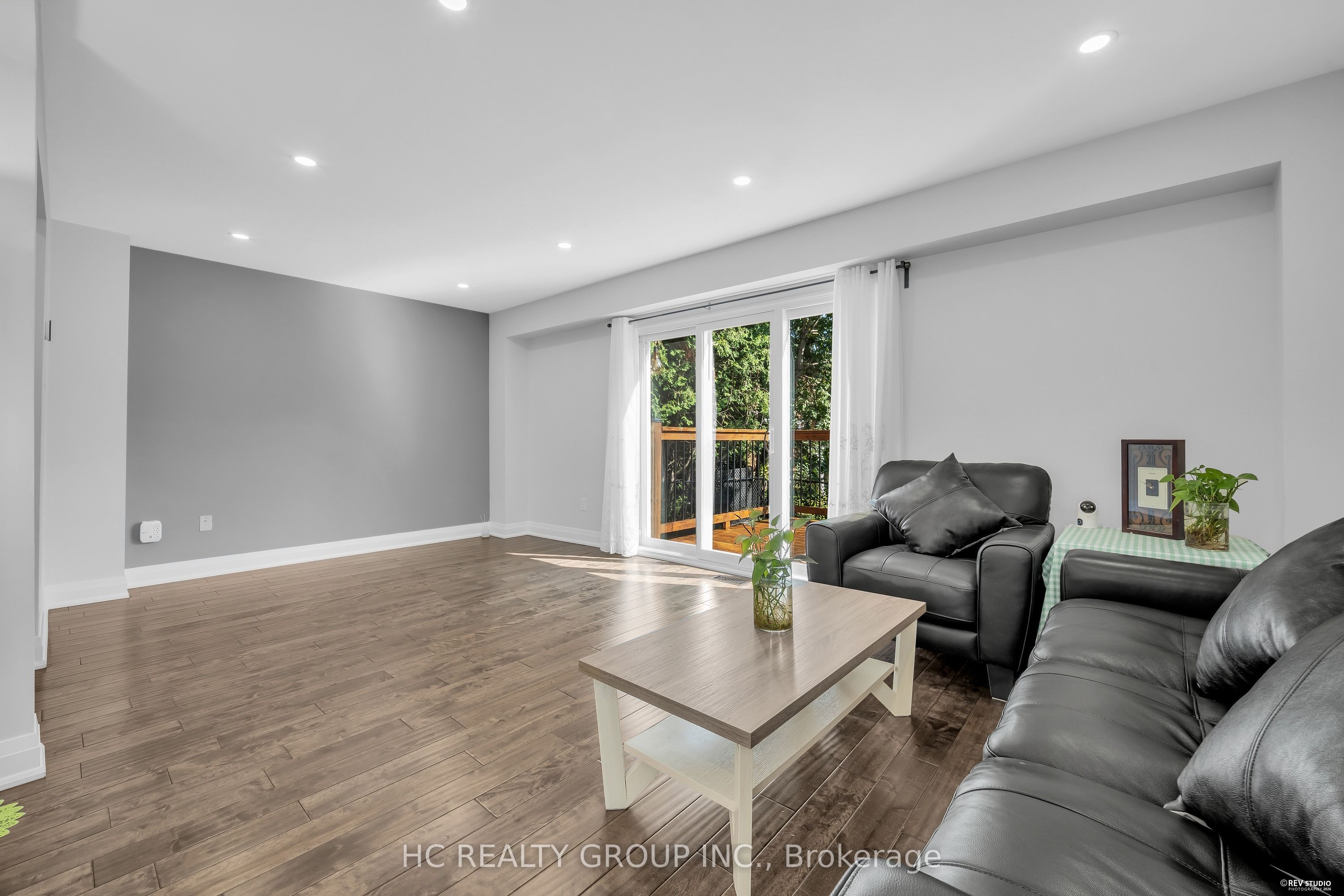 17 Pugsley Avenue Property Photo 6