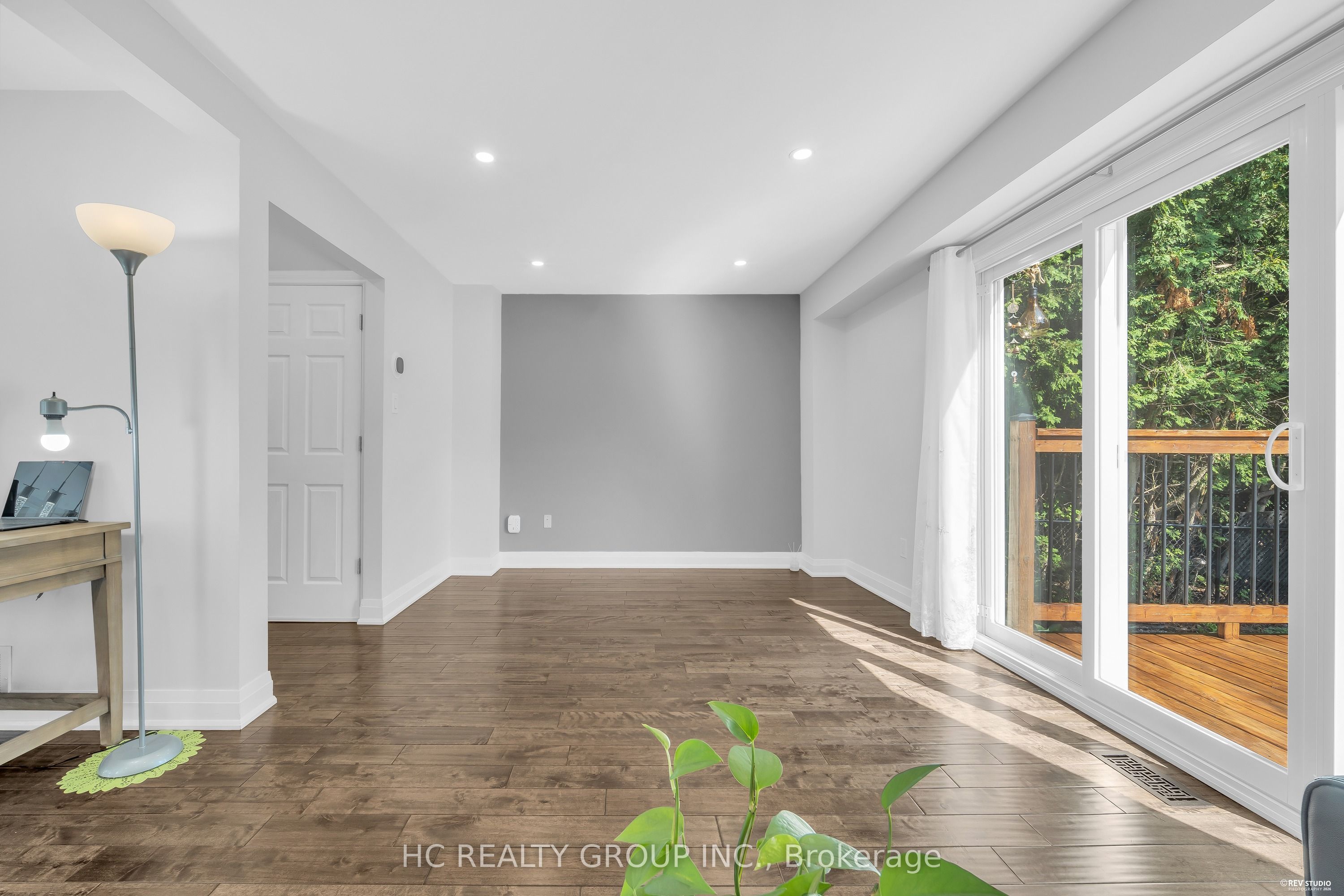 17 Pugsley Avenue Property Photo 7