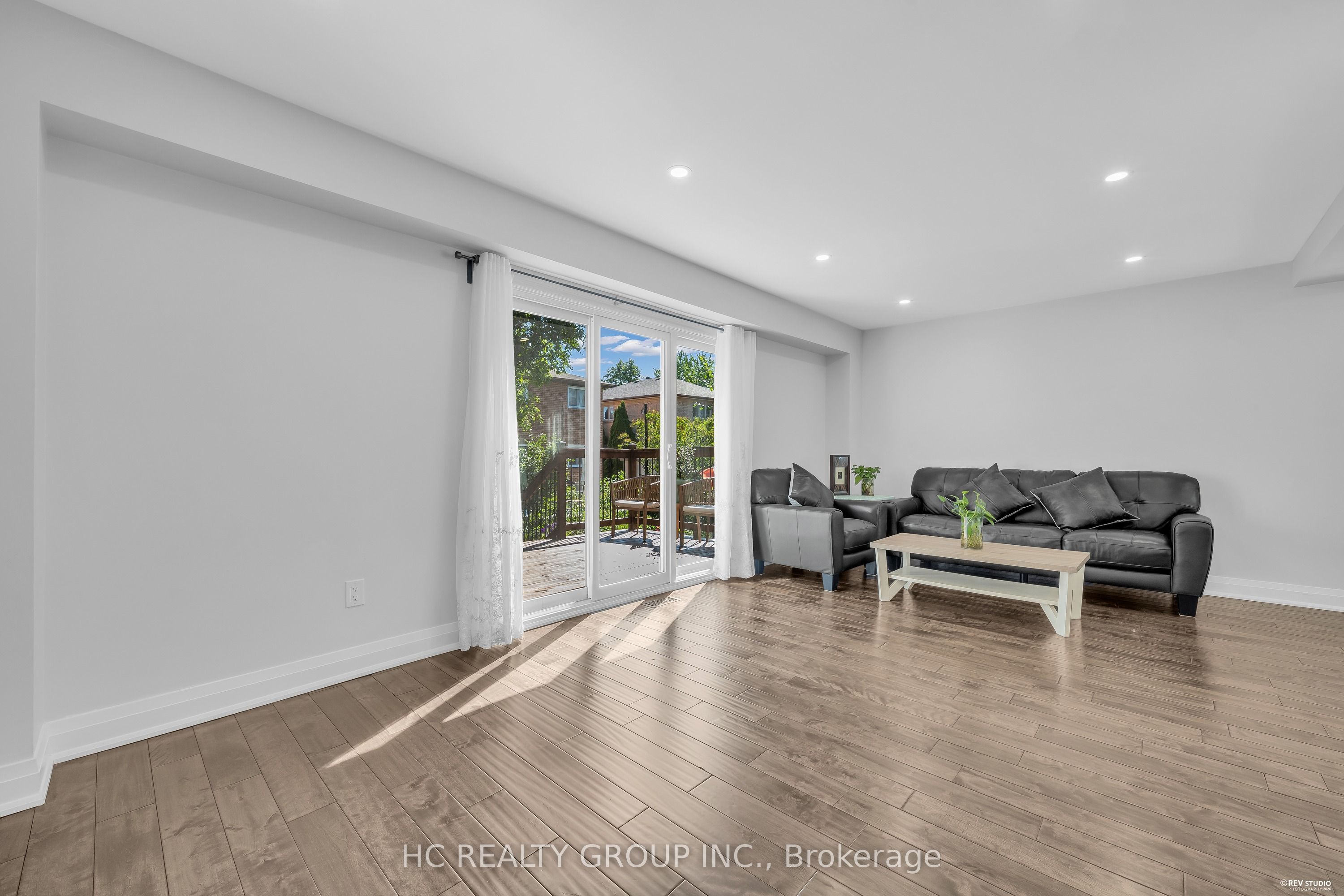 17 Pugsley Avenue Property Photo 8