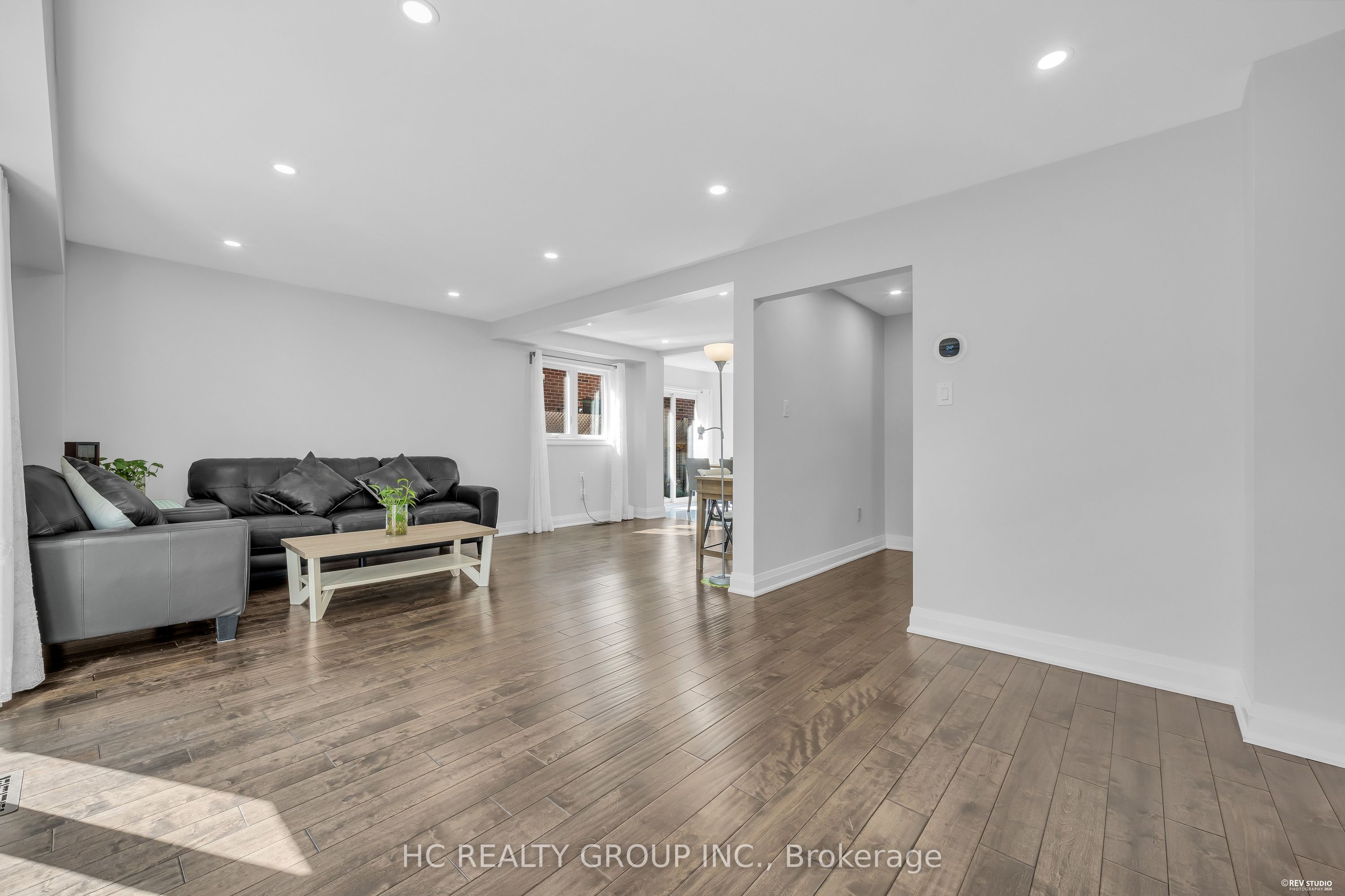 17 Pugsley Avenue Property Photo 9