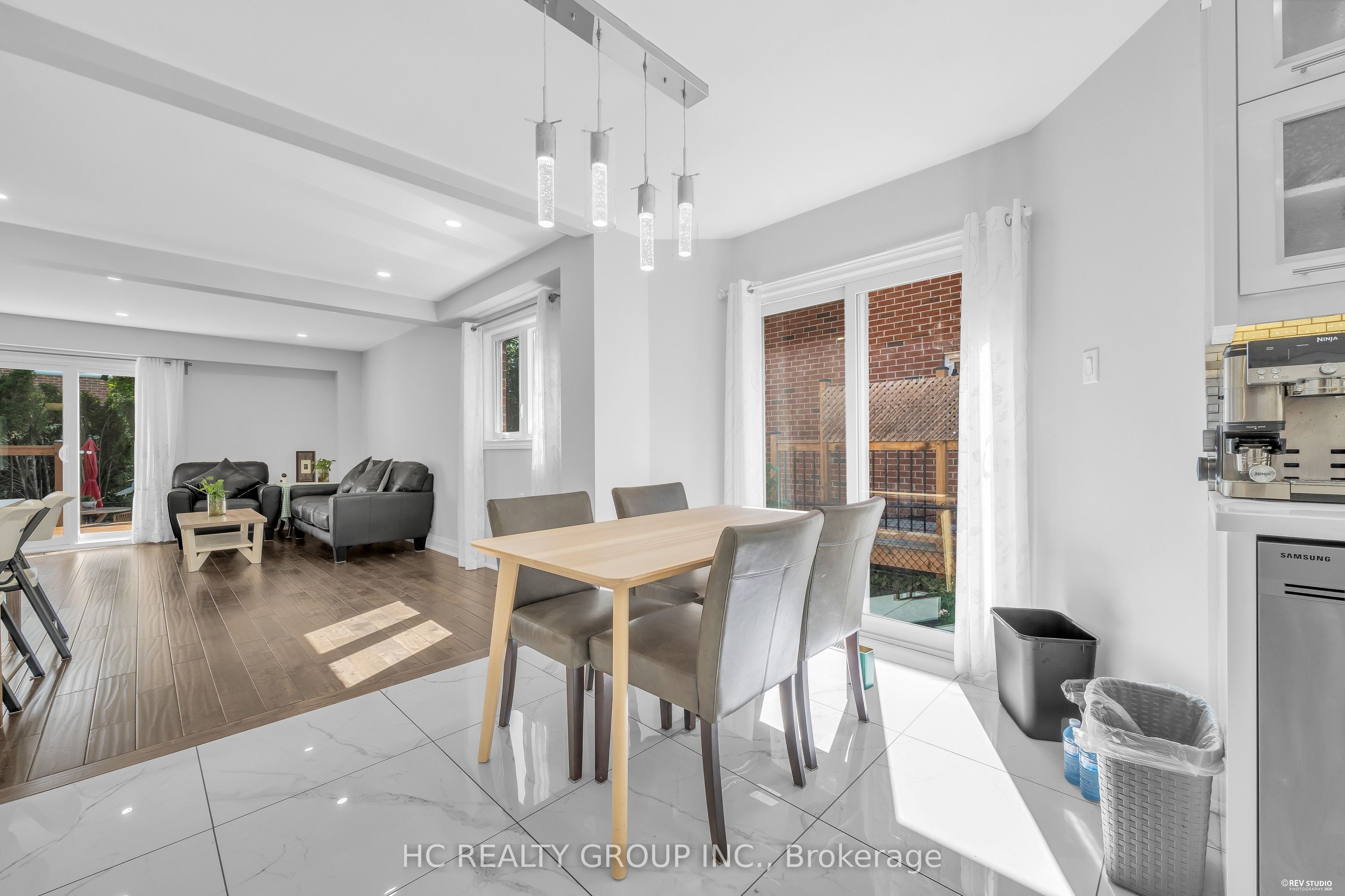 17 Pugsley Avenue Property Photo 13