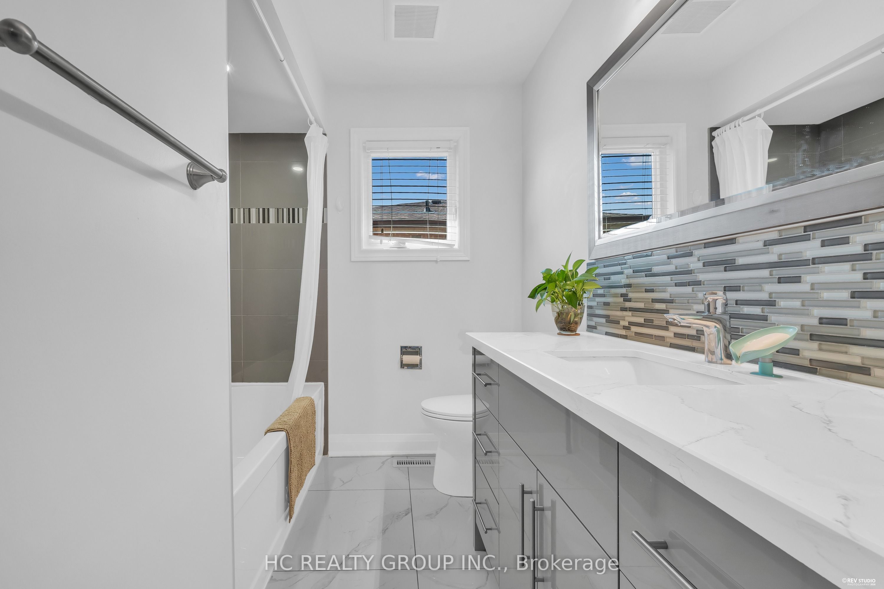 17 Pugsley Avenue Property Photo 27