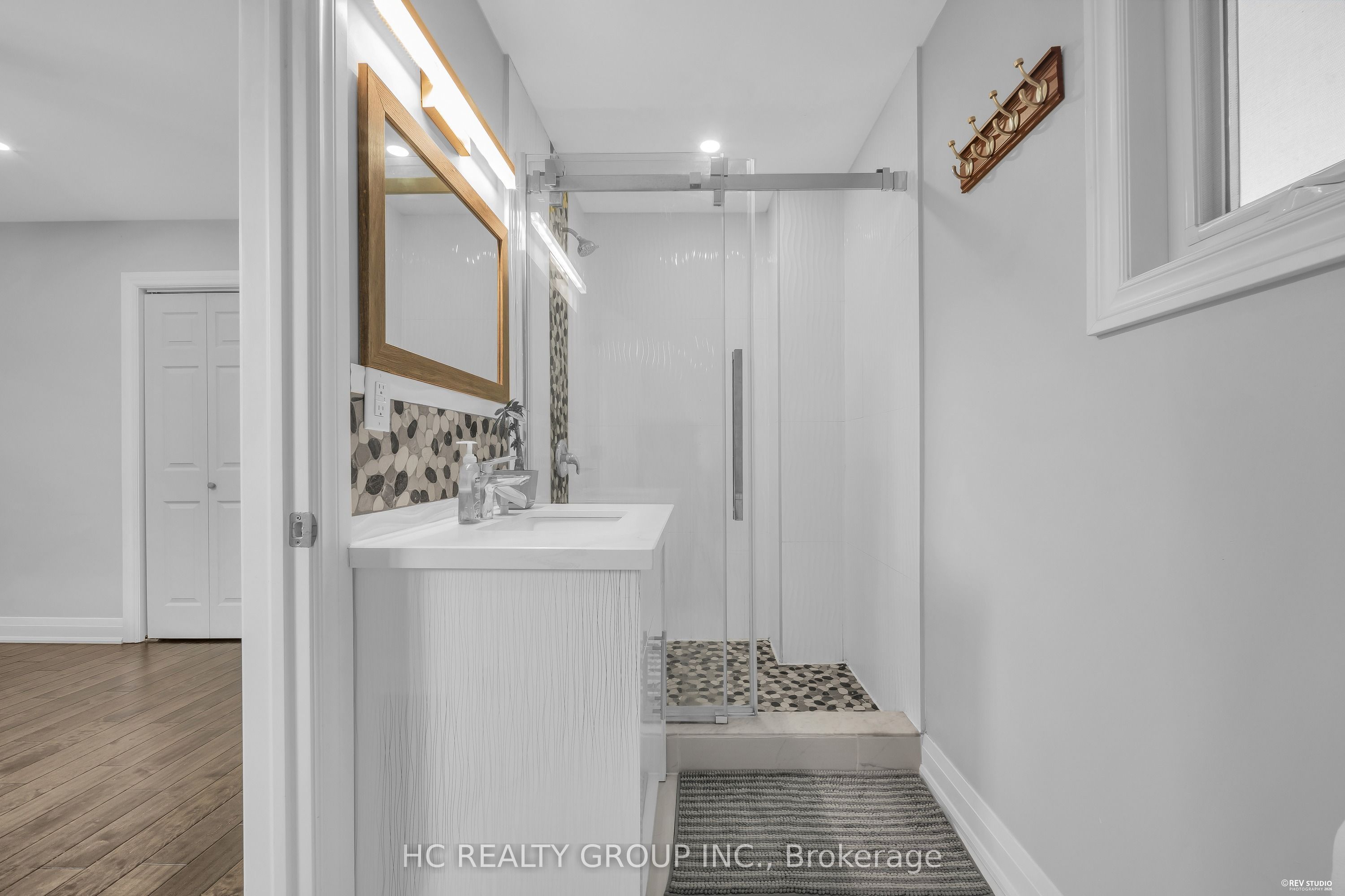 17 Pugsley Avenue Property Photo 29
