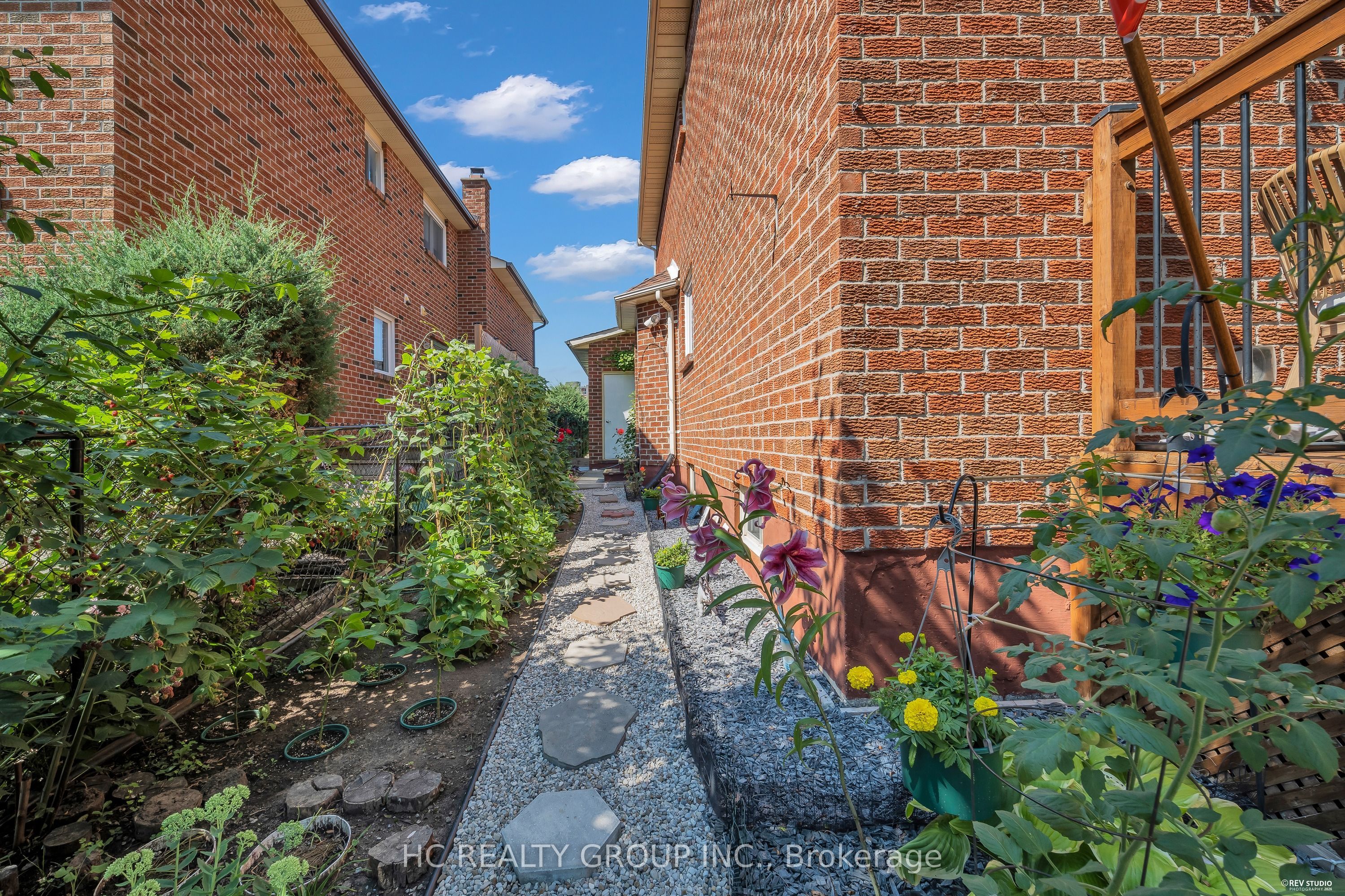 17 Pugsley Avenue Property Photo 44
